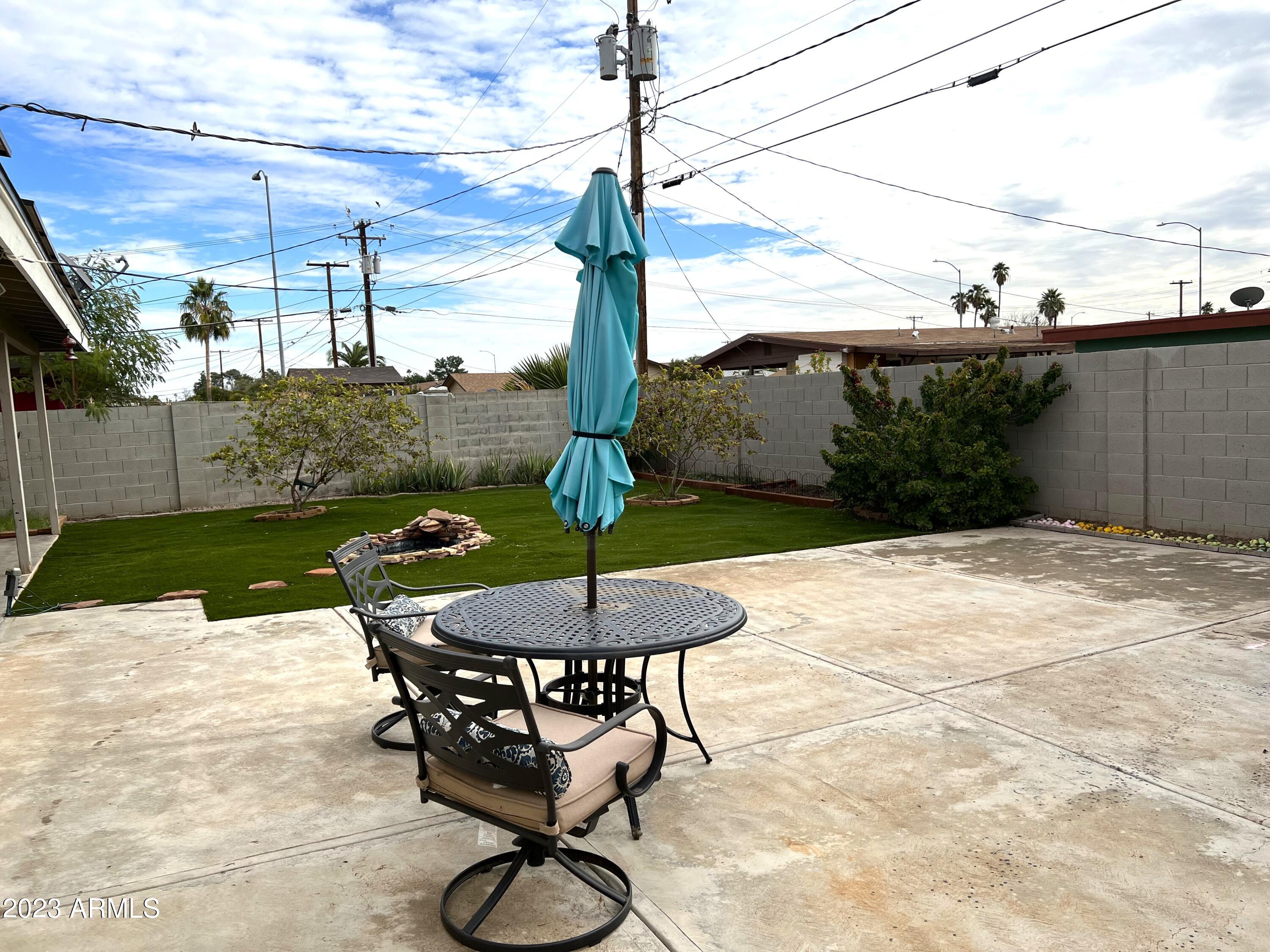 555 E FRANKLIN Avenue