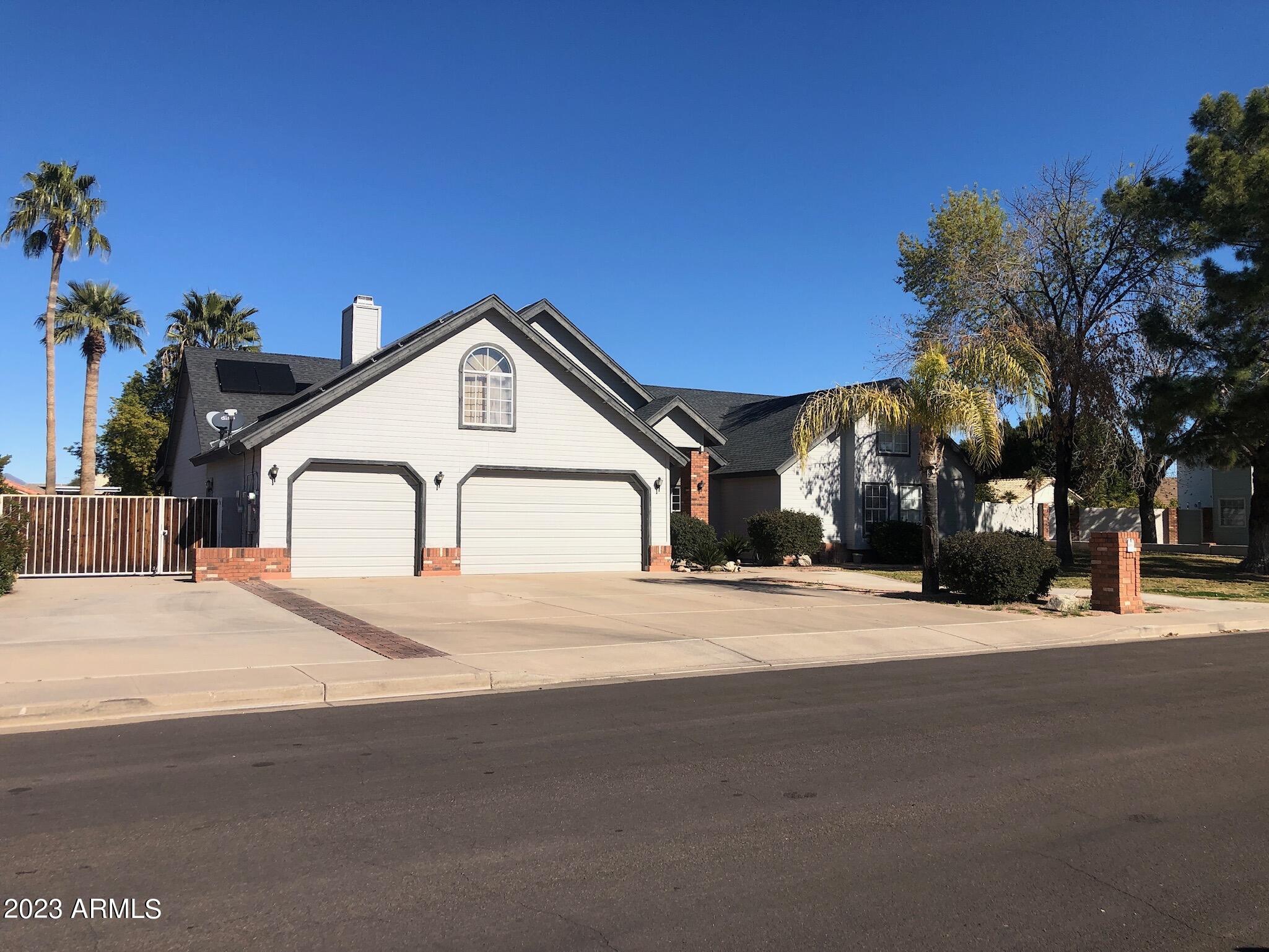 1426 E LOCKWOOD Circle