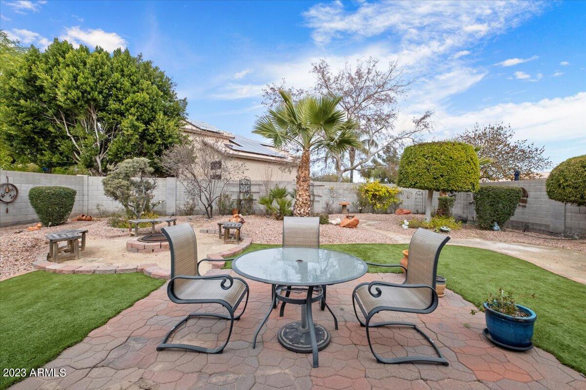 410 W HELENA Drive