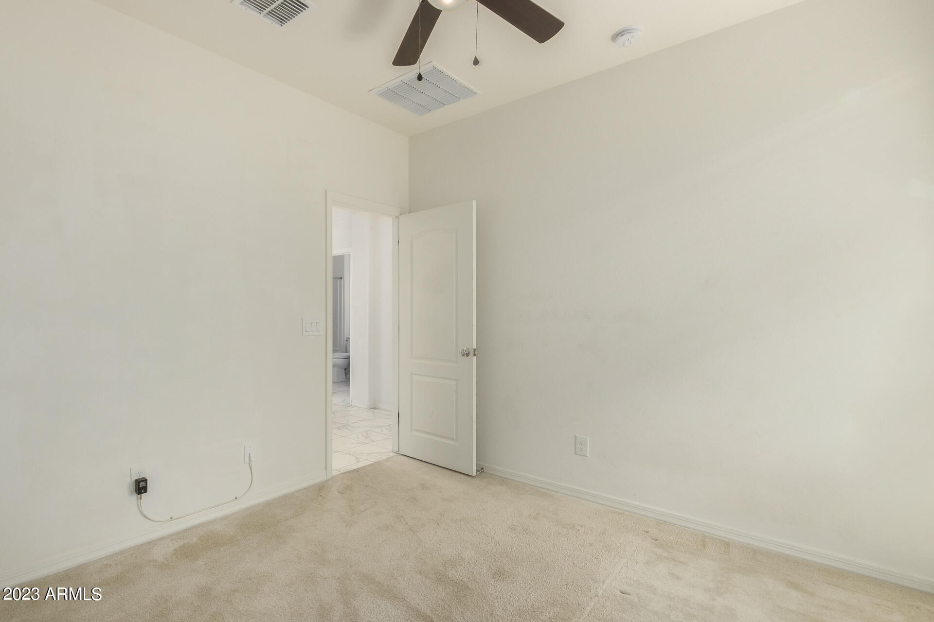 2824 E WAYLAND Drive
