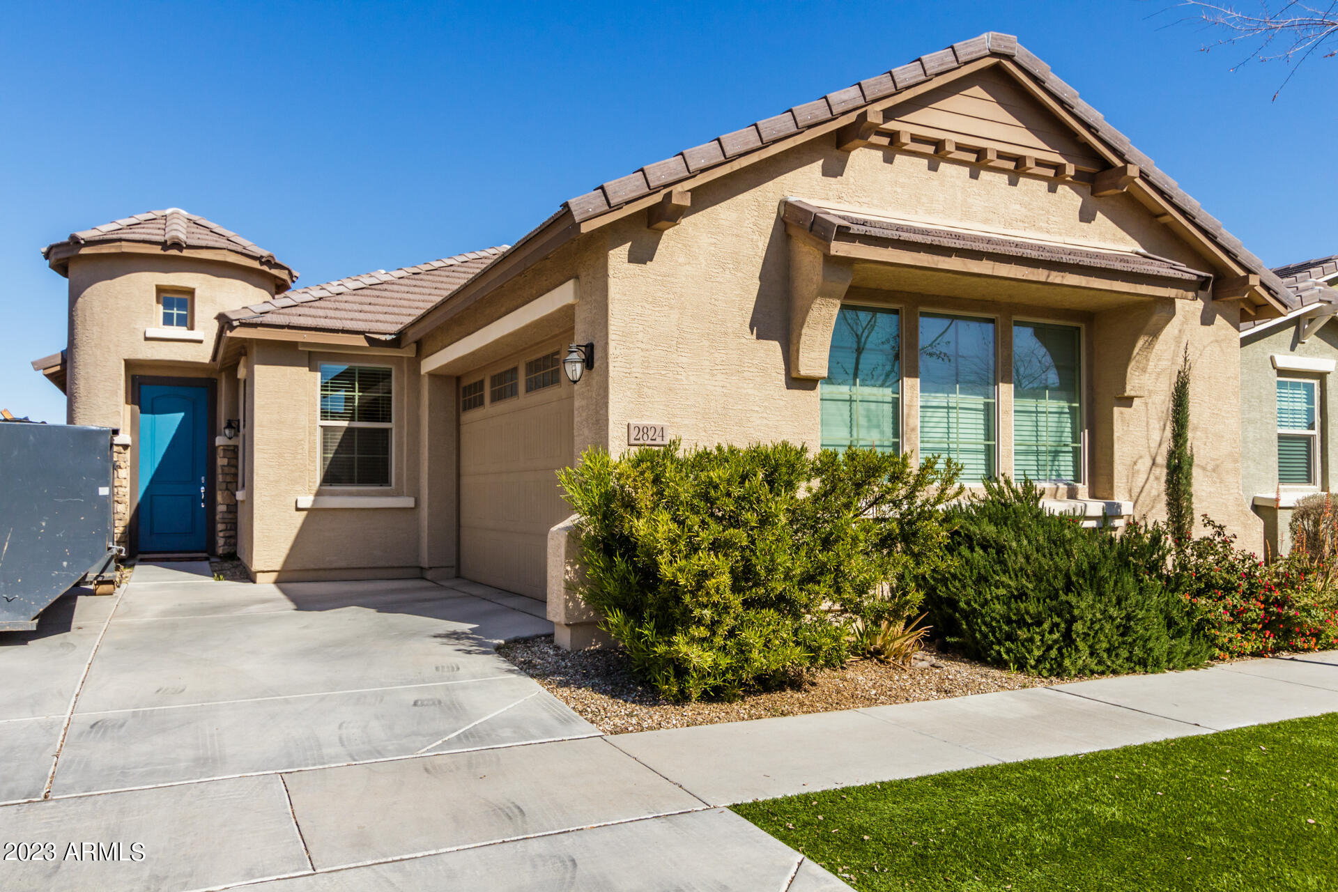 2824 E WAYLAND Drive