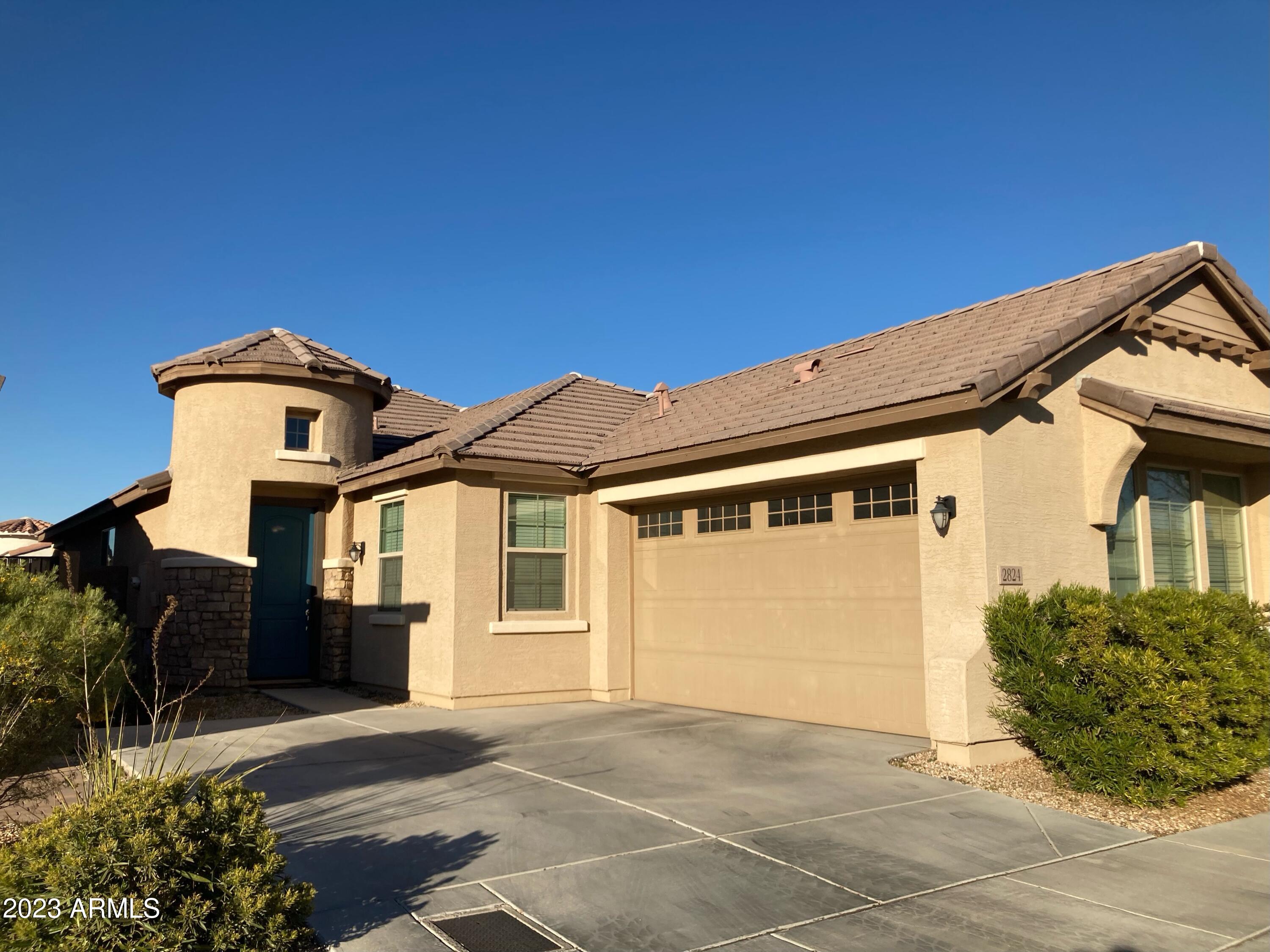 2824 E WAYLAND Drive