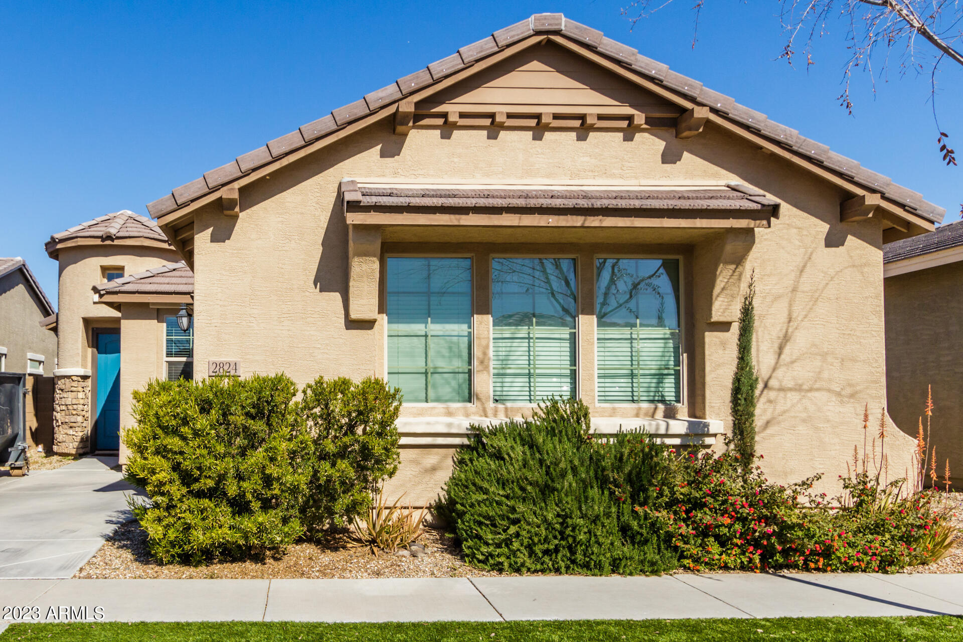 2824 E WAYLAND Drive