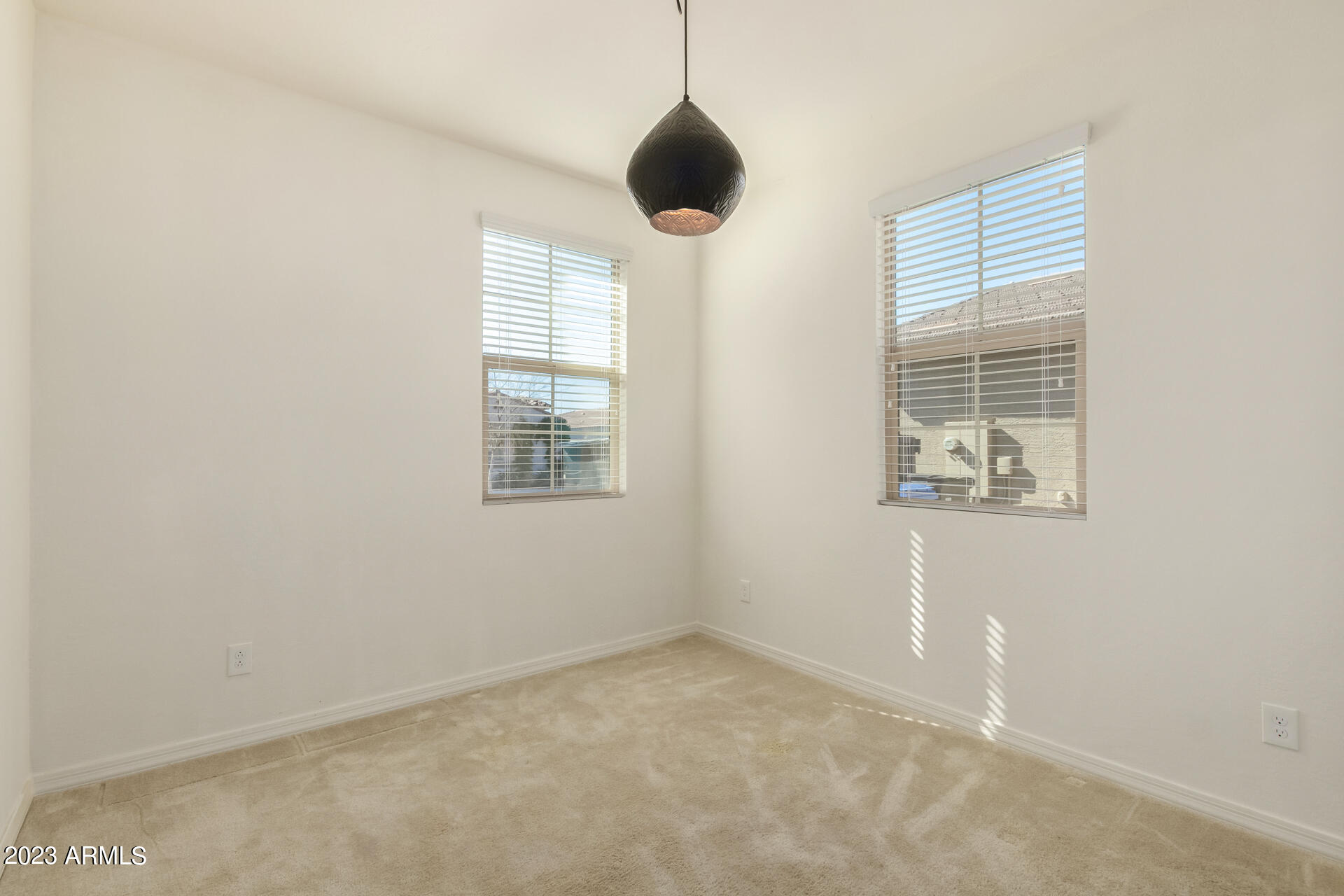 2824 E WAYLAND Drive