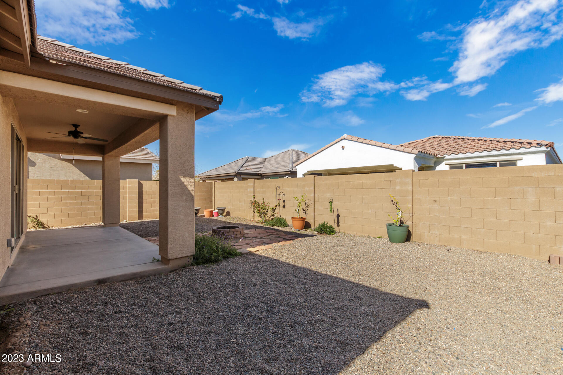 2824 E WAYLAND Drive