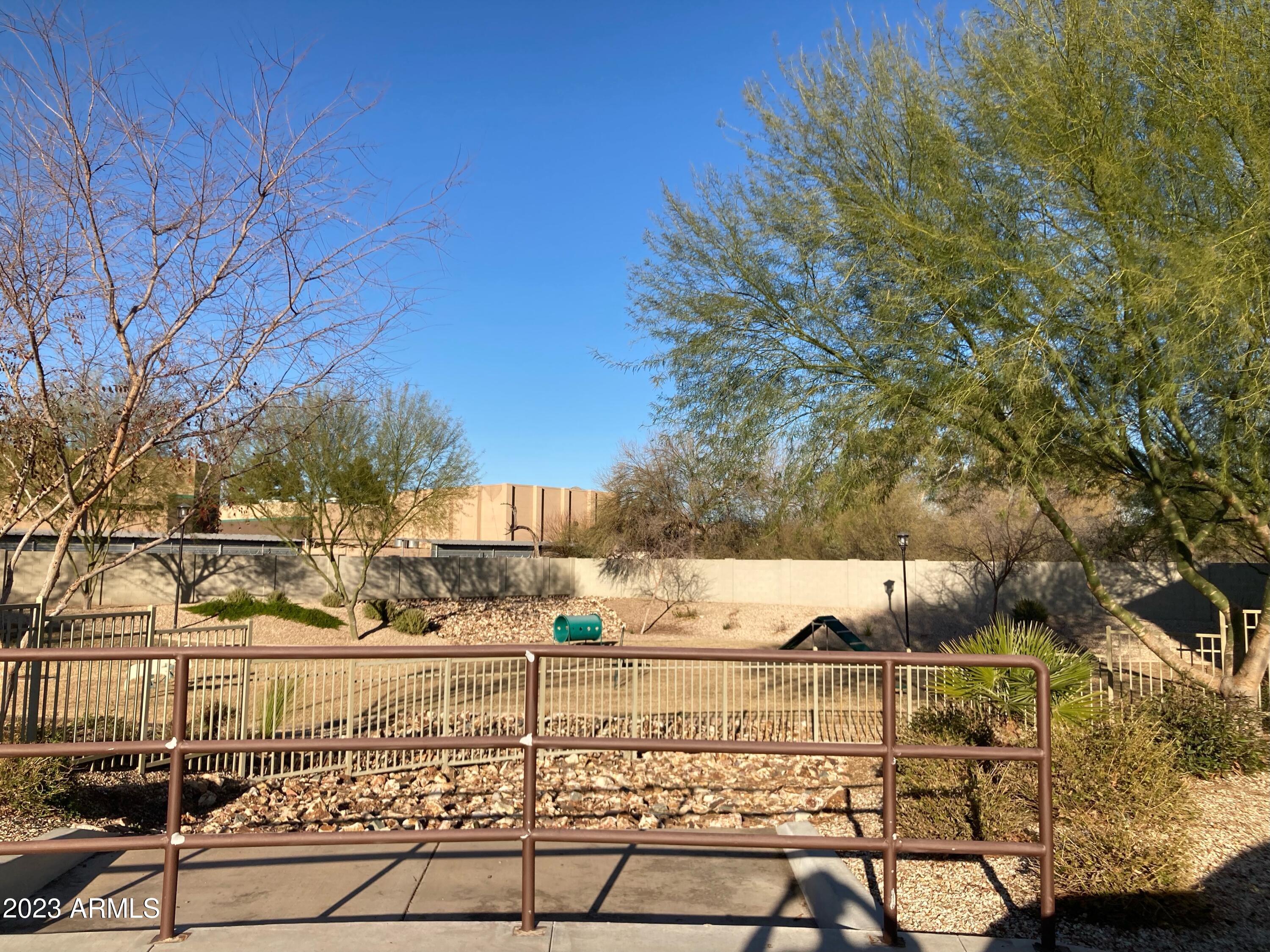 2824 E WAYLAND Drive