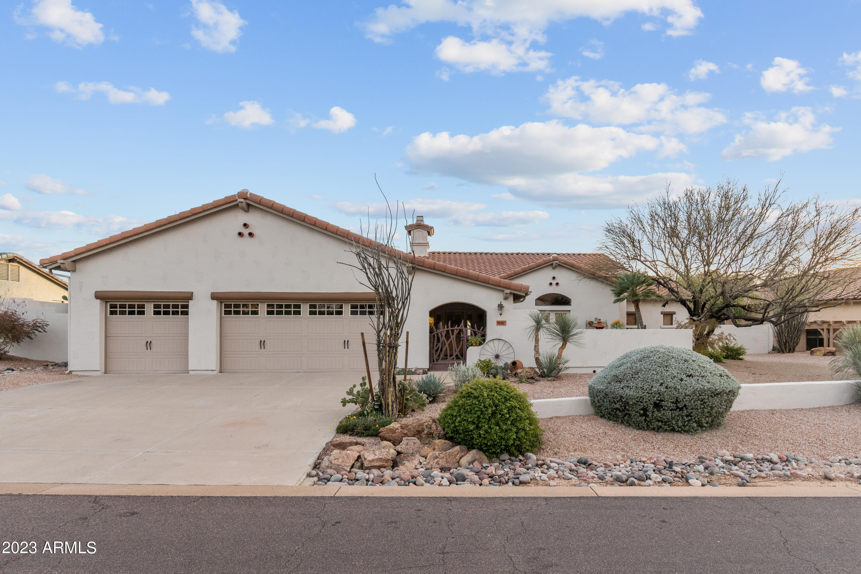 9145 E CALLE DE LAS BRISAS --