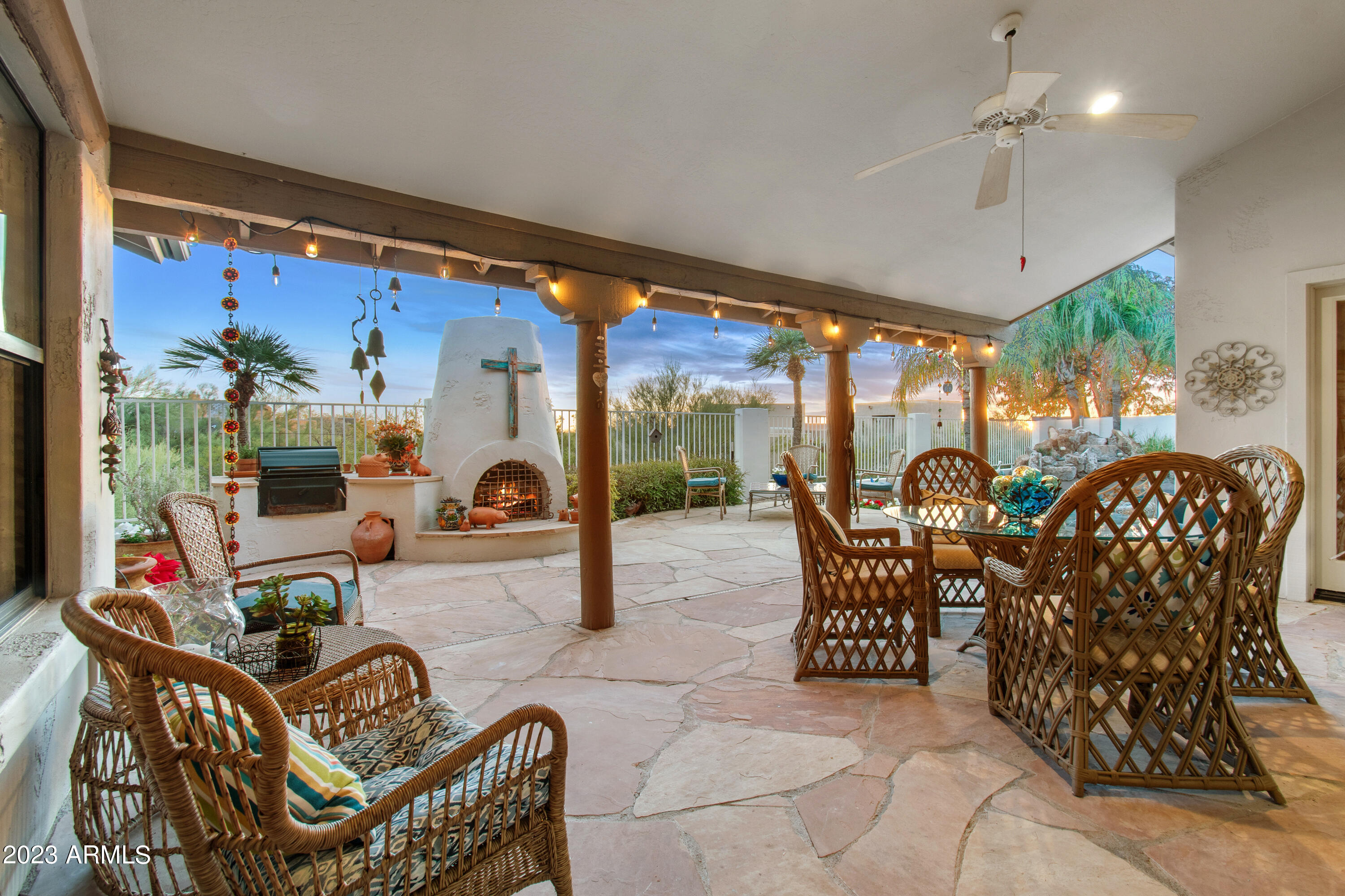 9145 E CALLE DE LAS BRISAS --