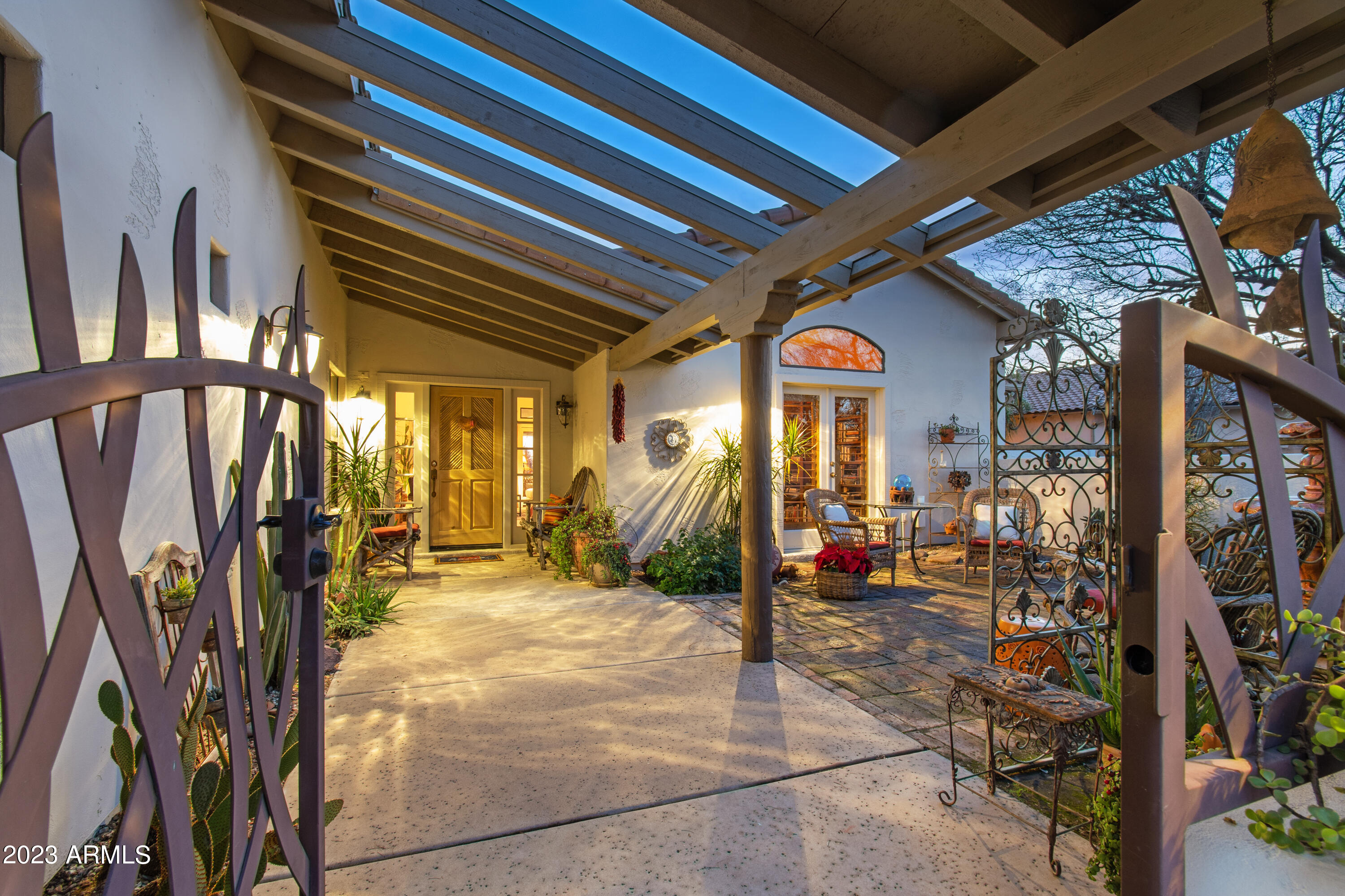 9145 E CALLE DE LAS BRISAS --