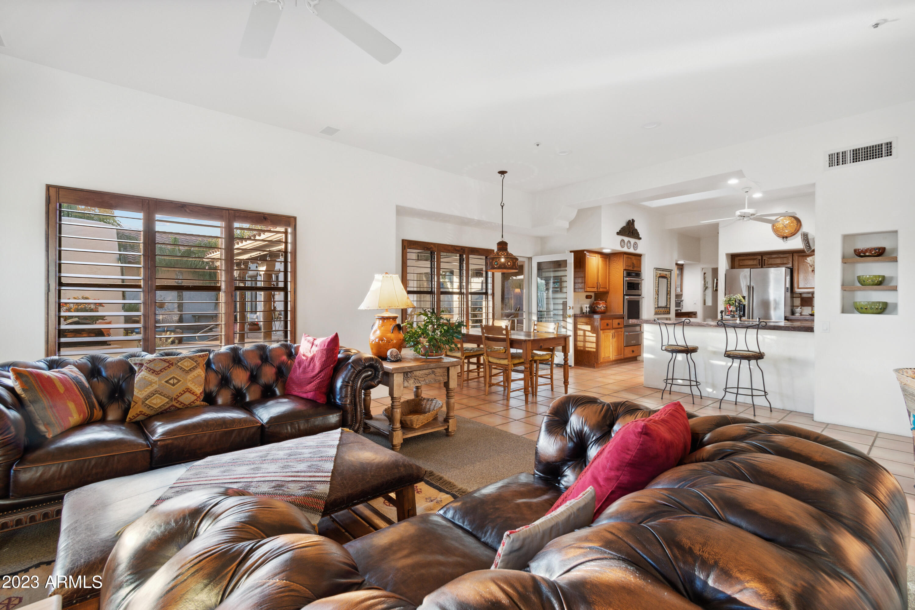 9145 E CALLE DE LAS BRISAS --