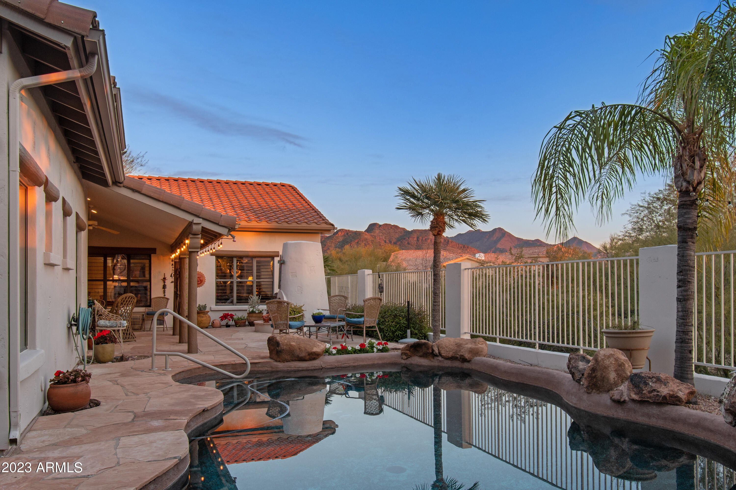 9145 E CALLE DE LAS BRISAS --