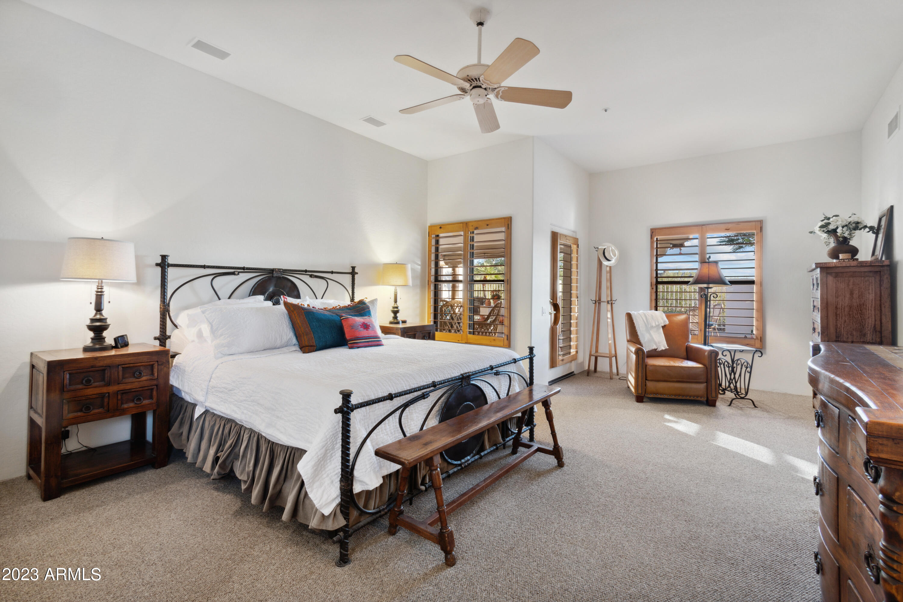 9145 E CALLE DE LAS BRISAS --