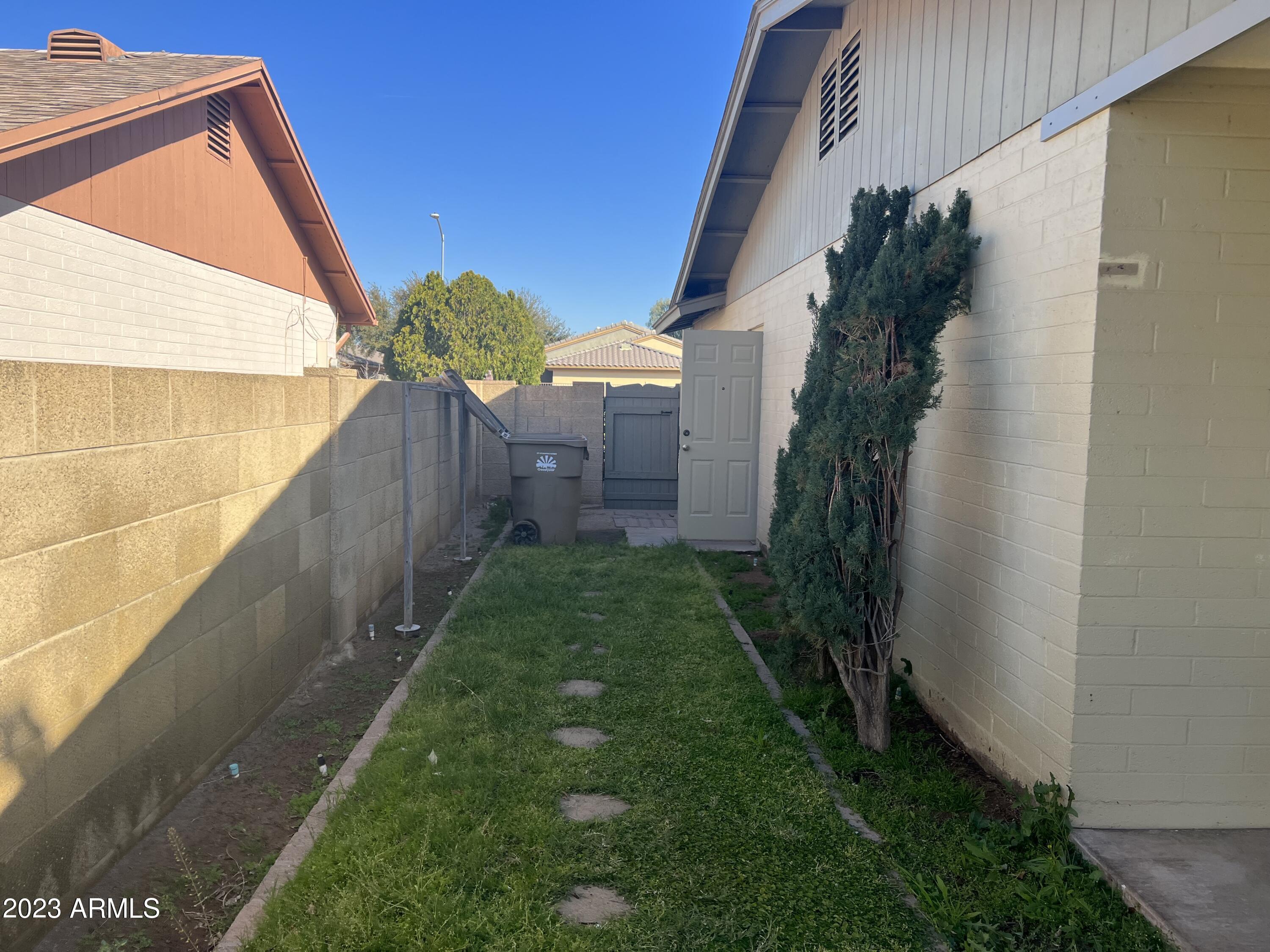 613 E VIA VILLA Street