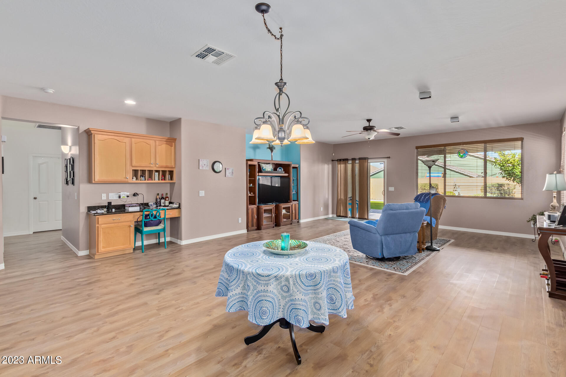 734 W DESERT HILLS Drive