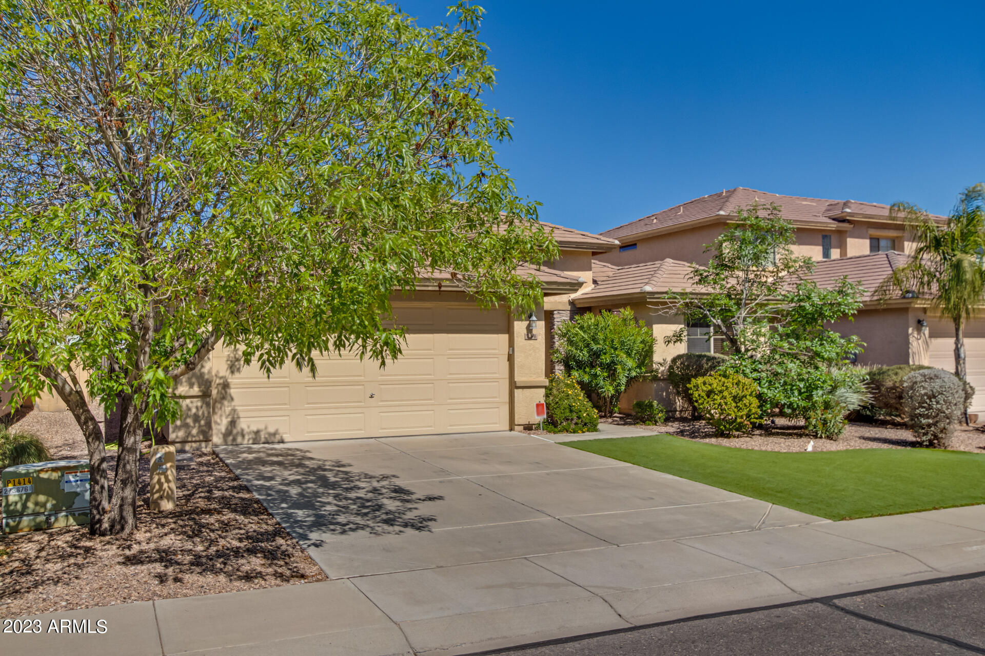 734 W DESERT HILLS Drive