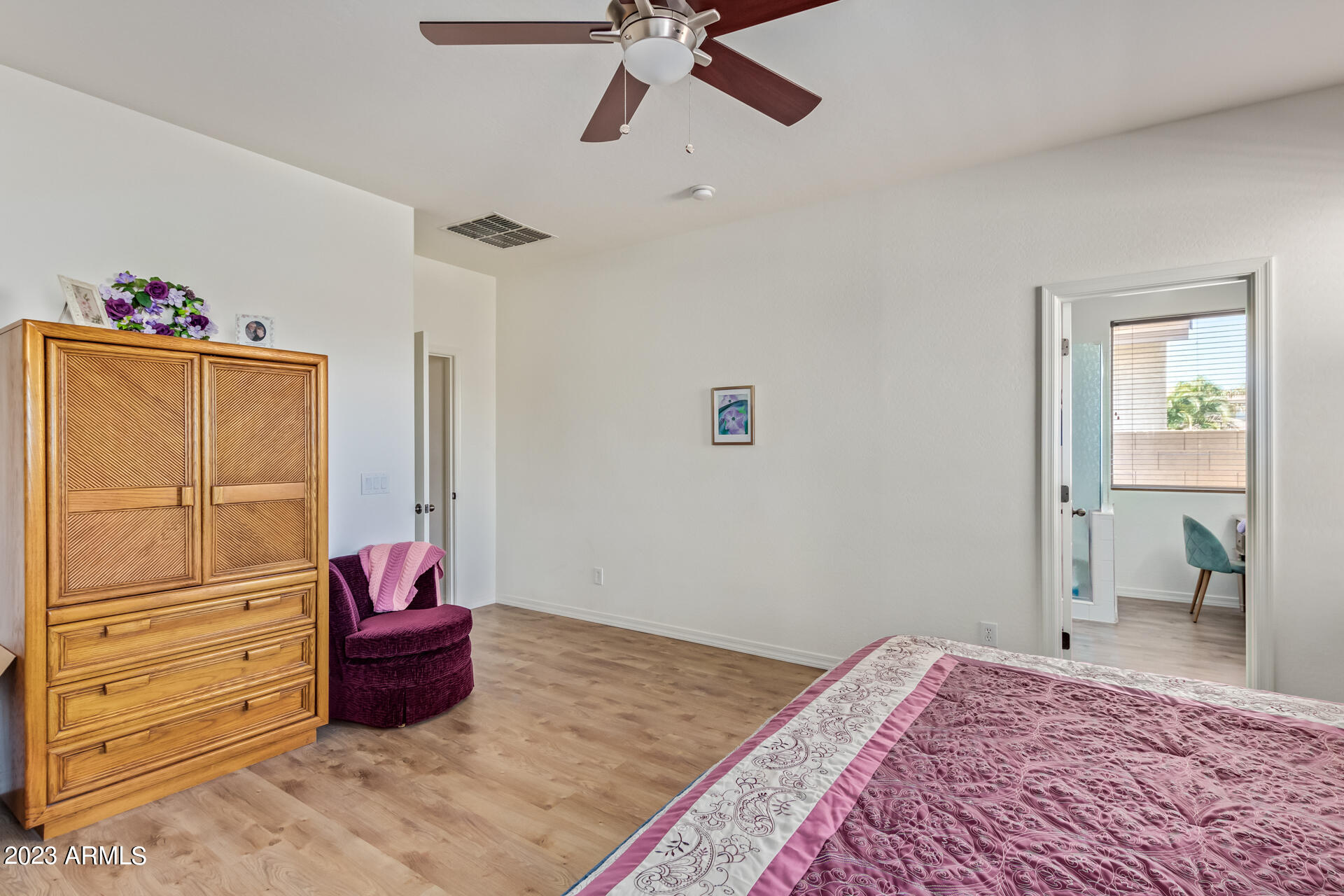 734 W DESERT HILLS Drive