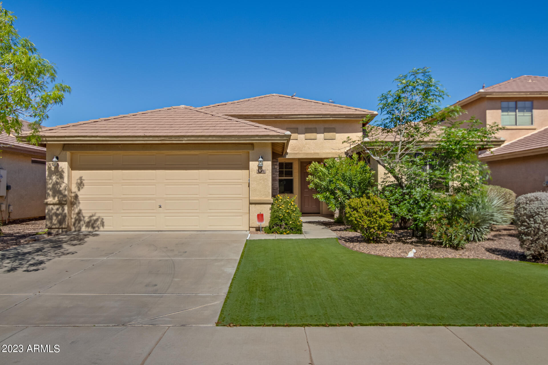 734 W DESERT HILLS Drive