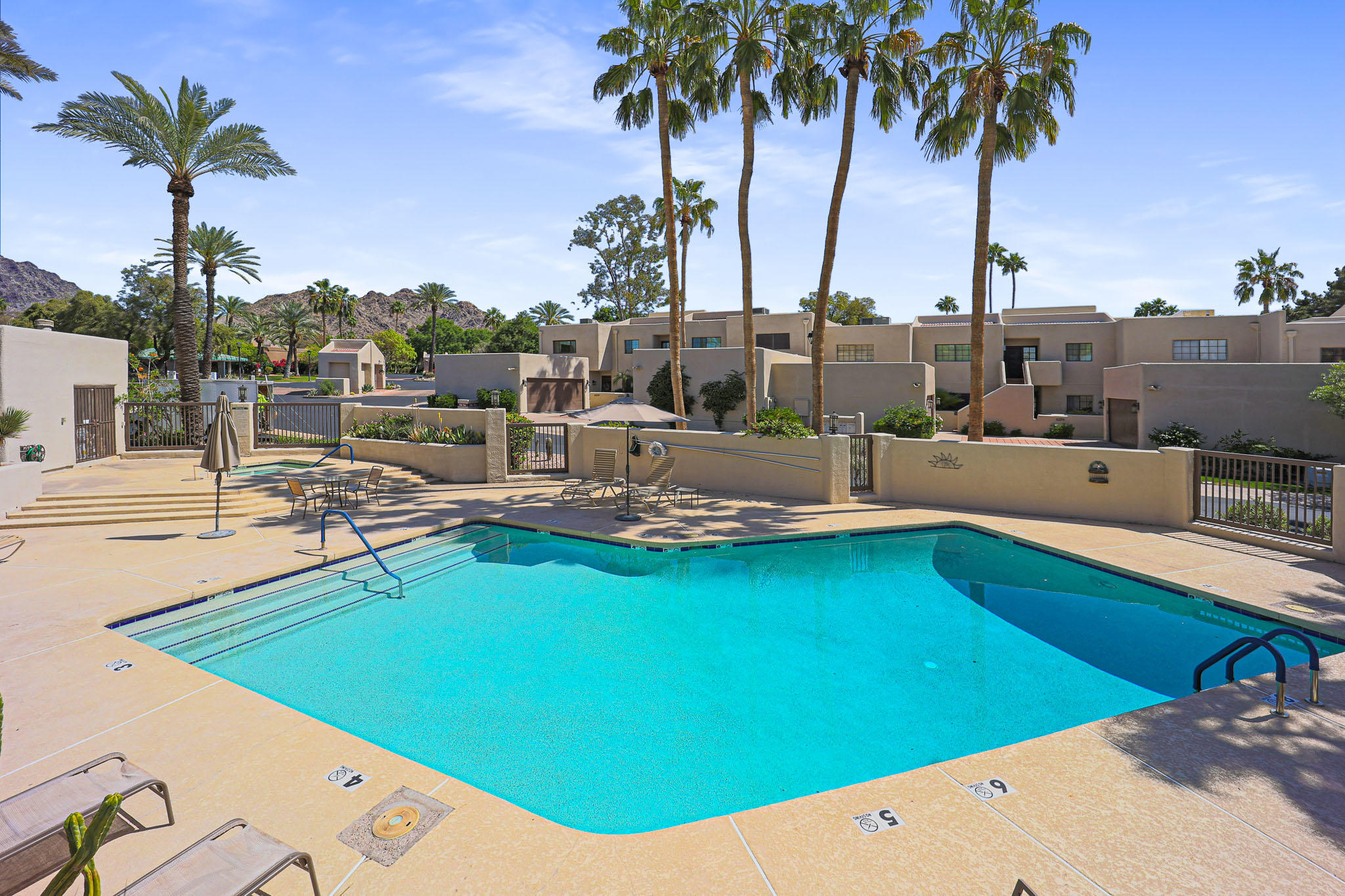 3035 E ROSE Lane