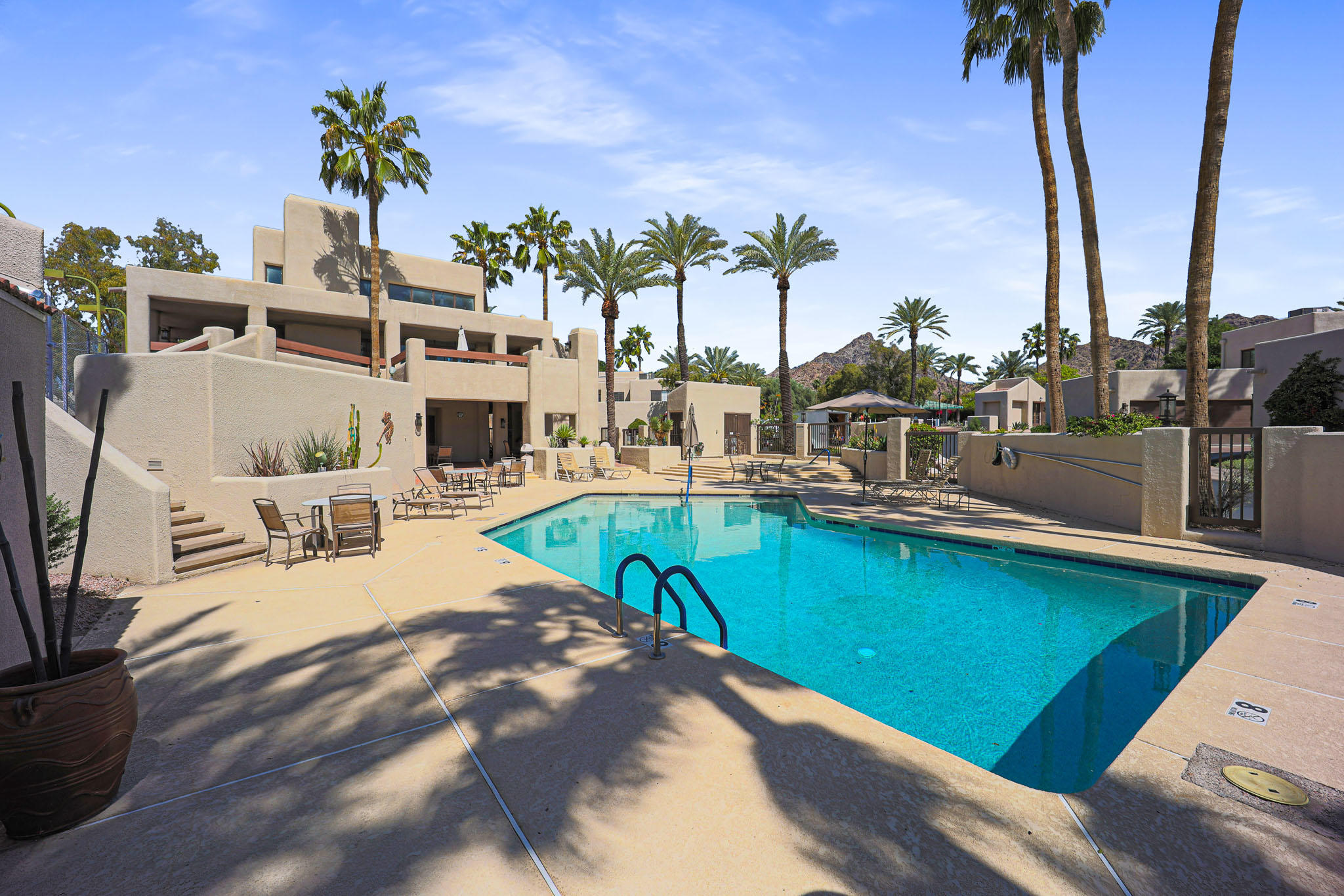 3035 E ROSE Lane