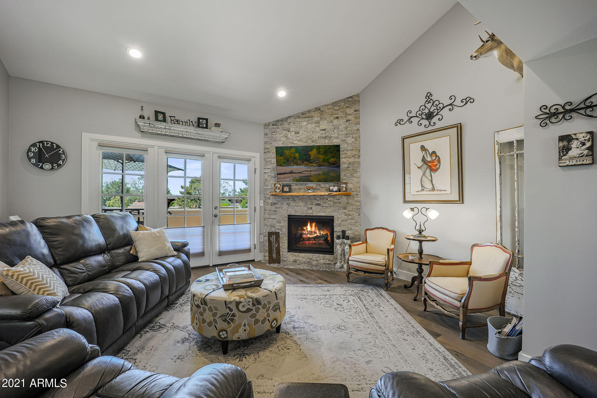 3035 E ROSE Lane