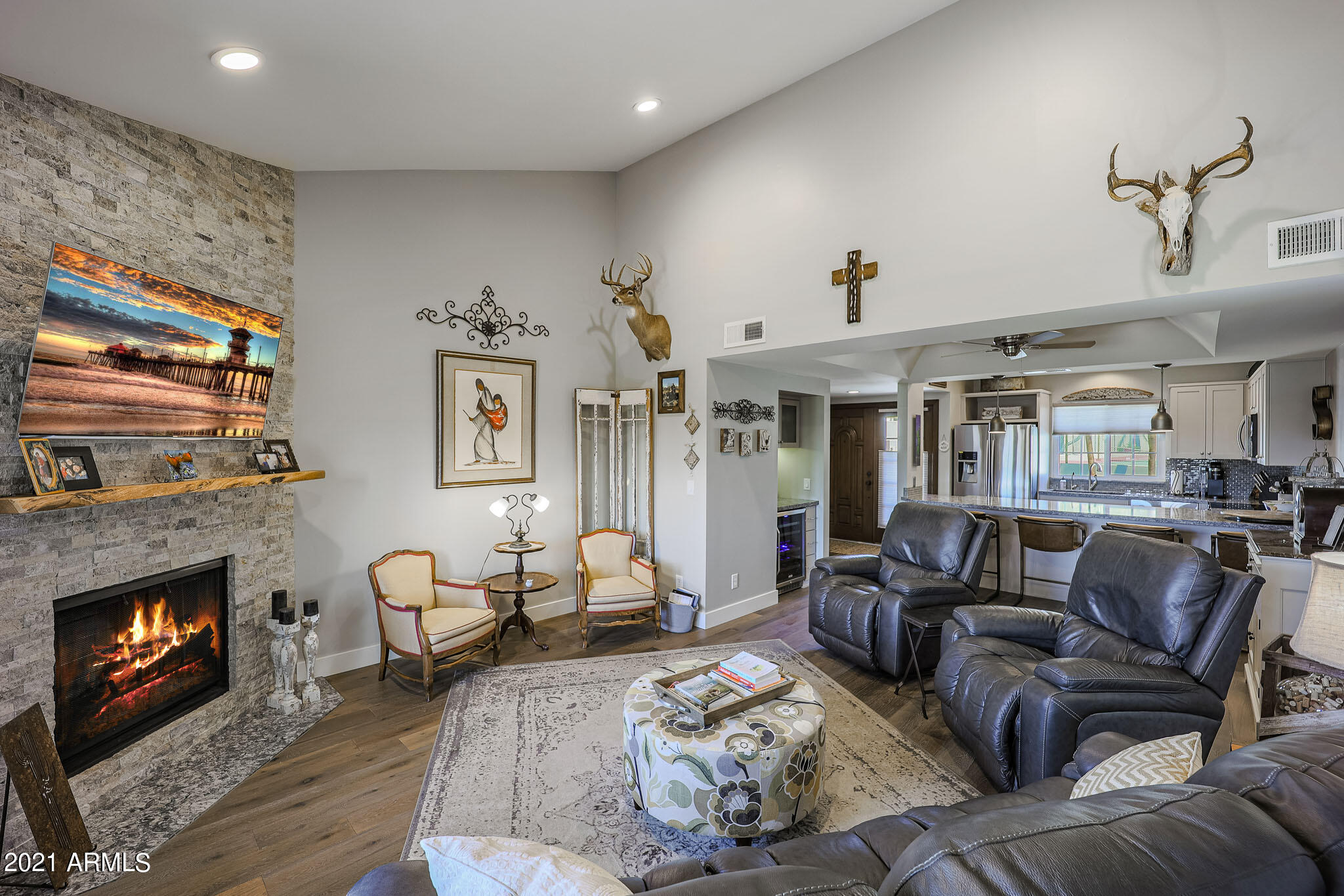 3035 E ROSE Lane