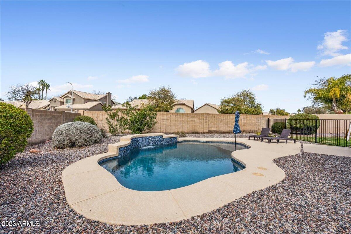 4212 E ROCKLEDGE Road