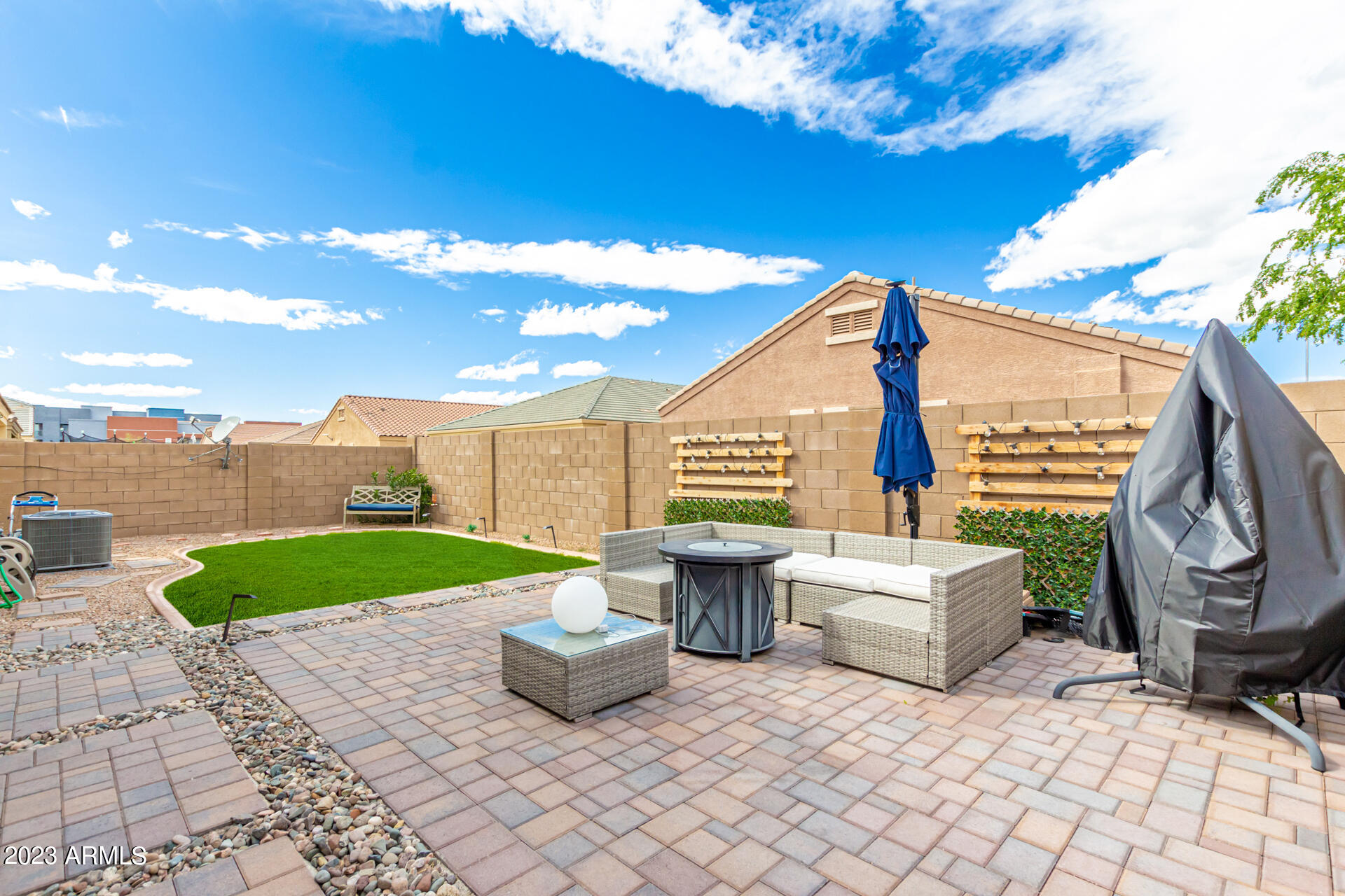 9326 W MEDLOCK Drive