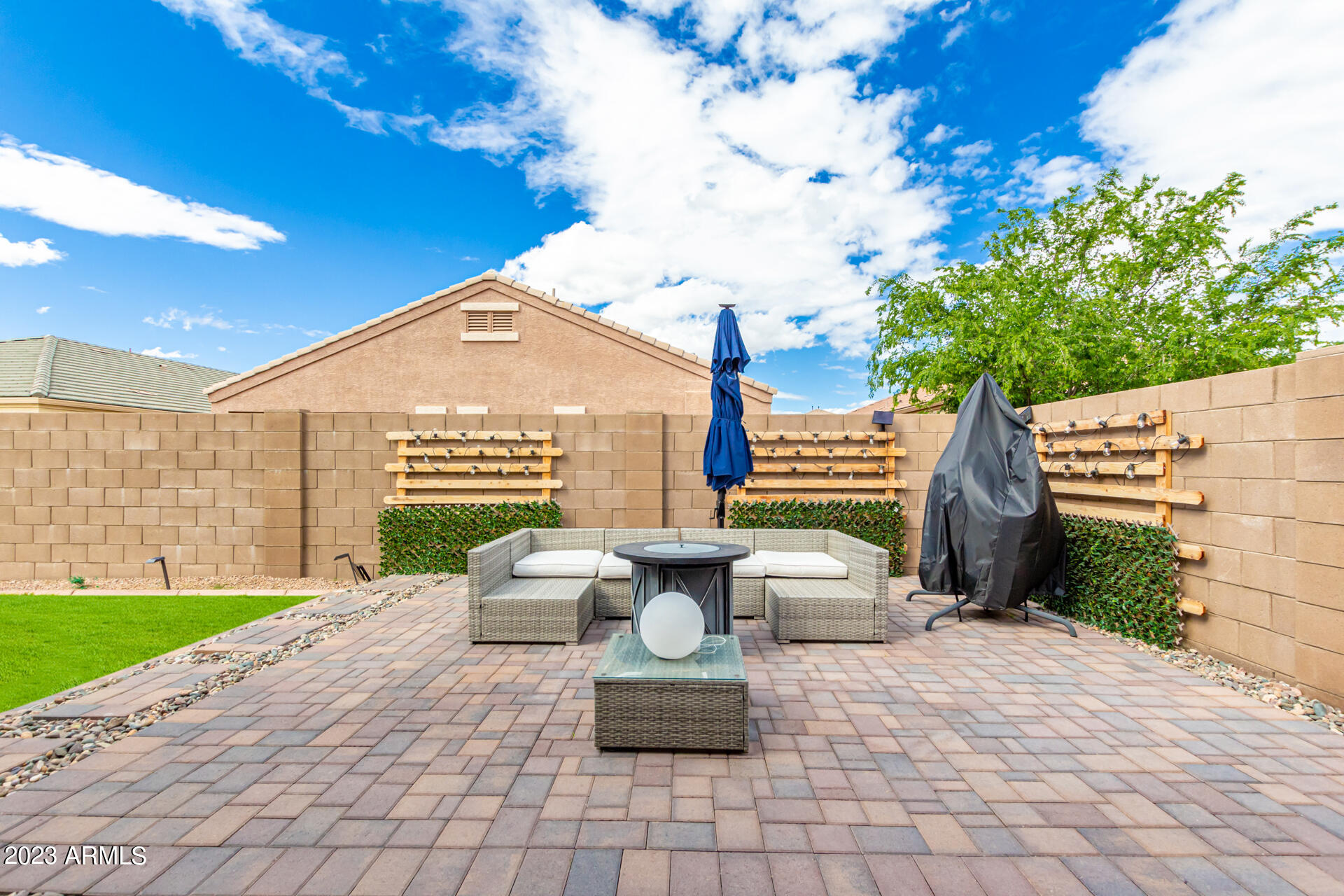 9326 W MEDLOCK Drive