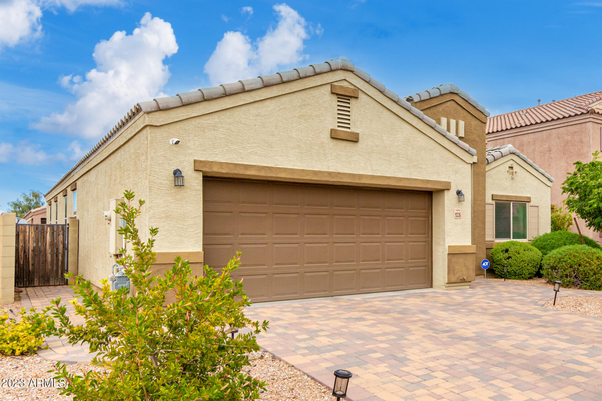 9326 W MEDLOCK Drive