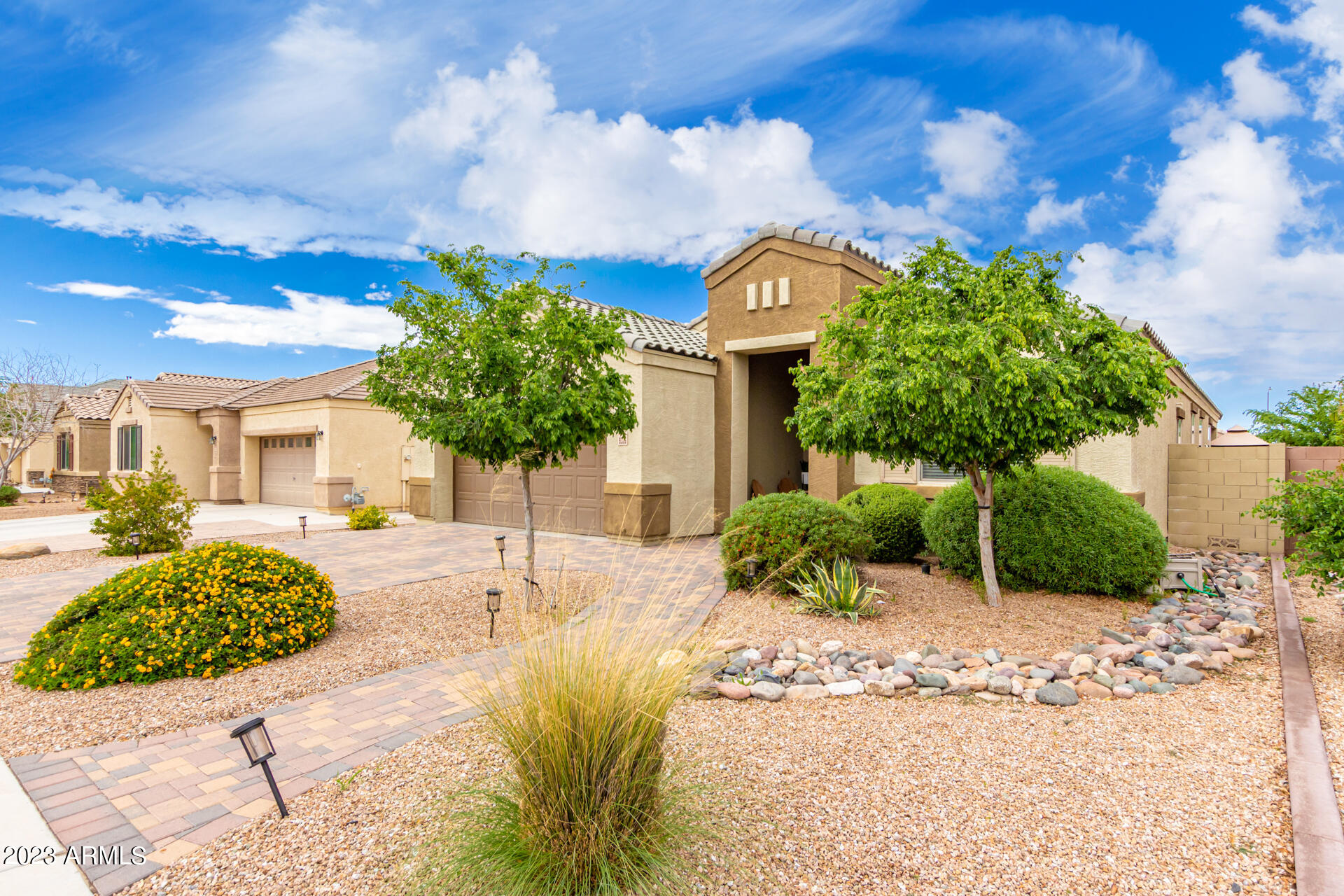 9326 W MEDLOCK Drive