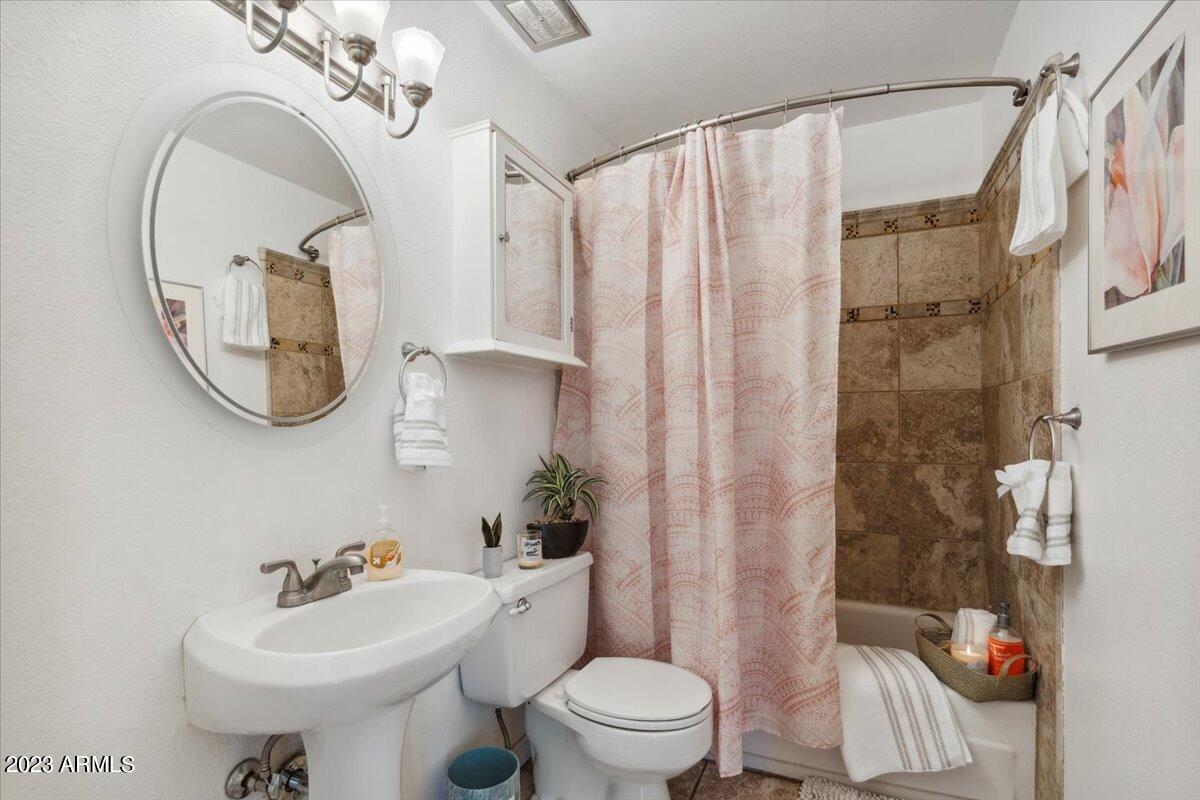 4950 N MILLER Road Unit: 243