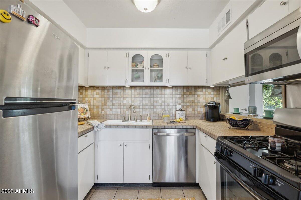 4950 N MILLER Road Unit: 243