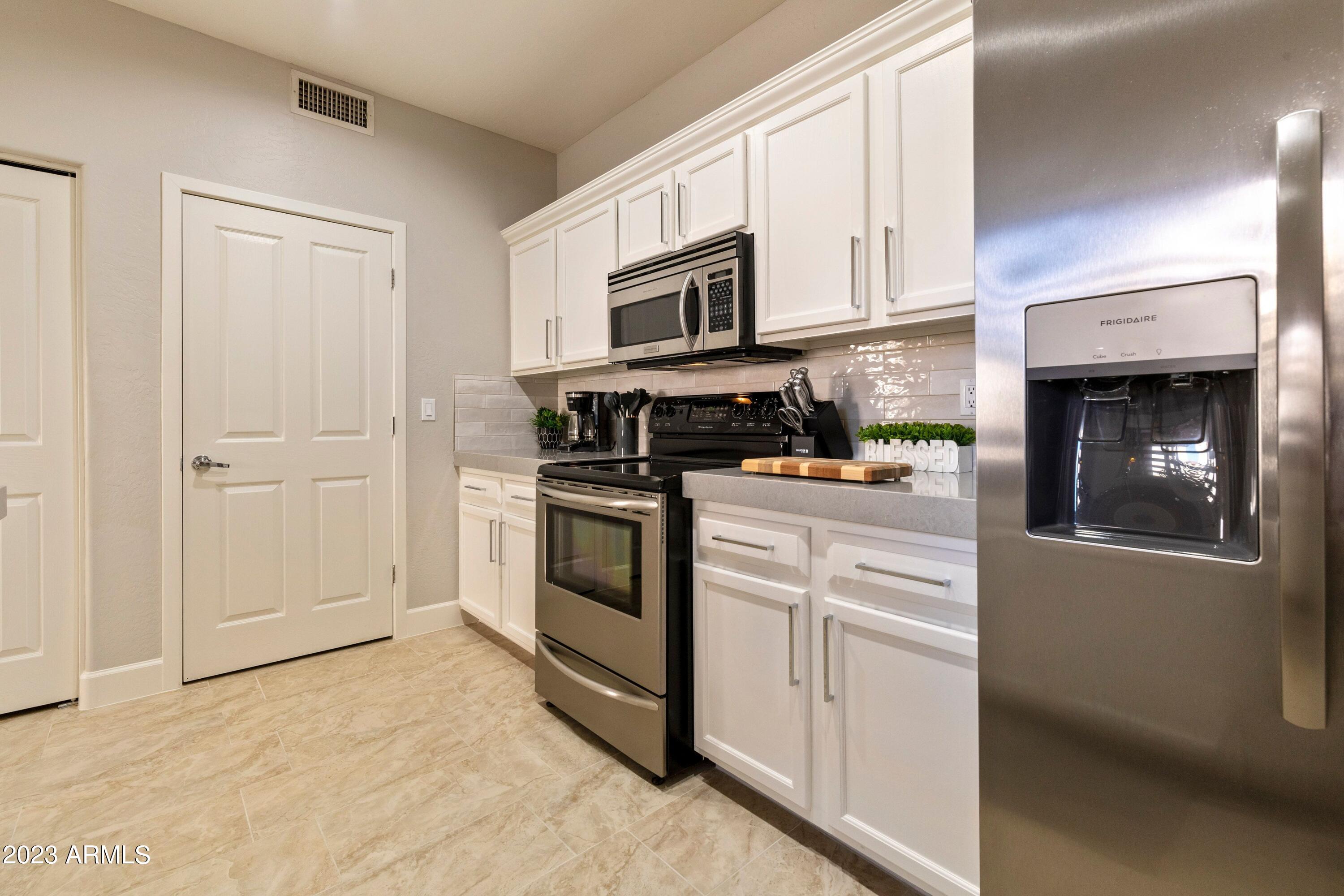 11260 N 92ND Street Unit: 1049