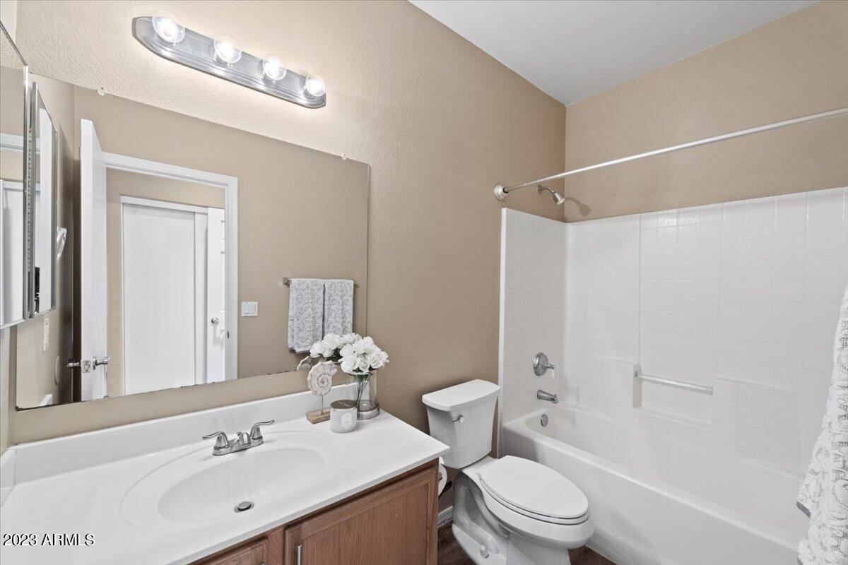 2717 N Kenton --