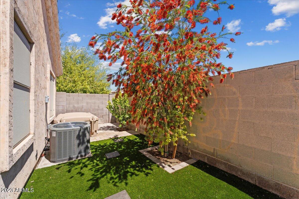 2717 N Kenton --