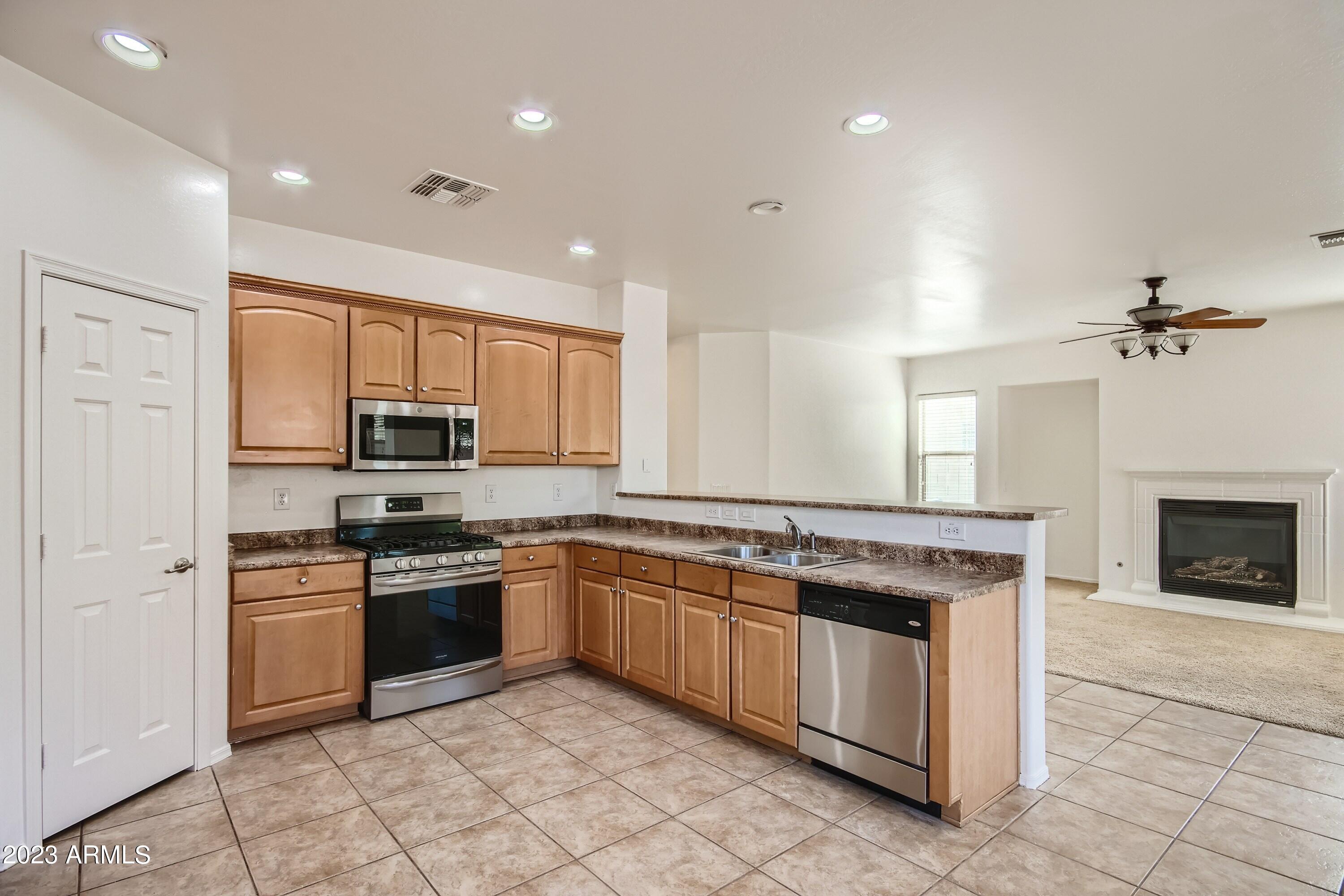 2318 E EBONY Drive
