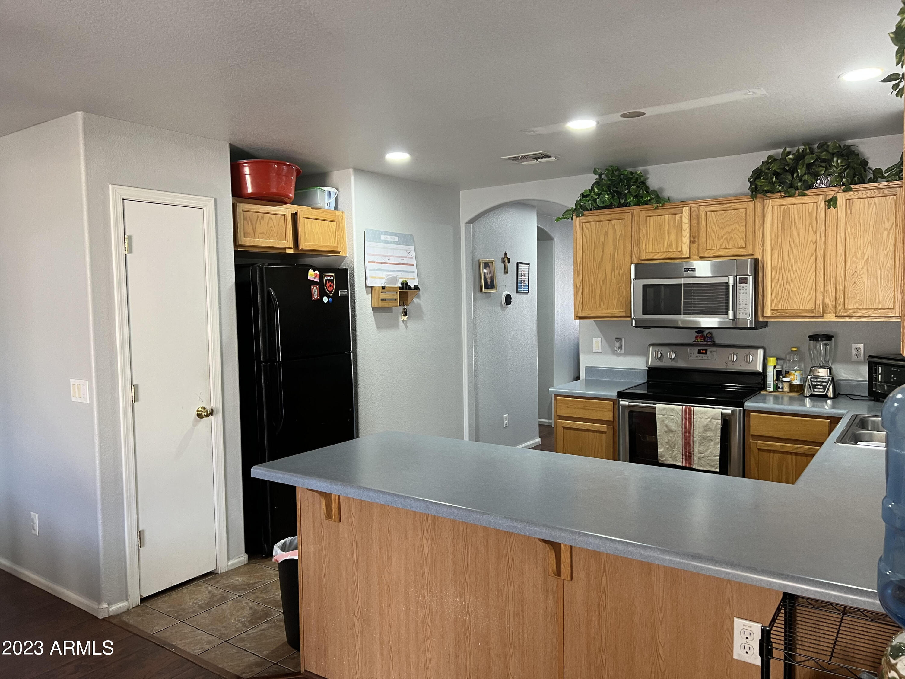1121 E SANTA FIORE Street