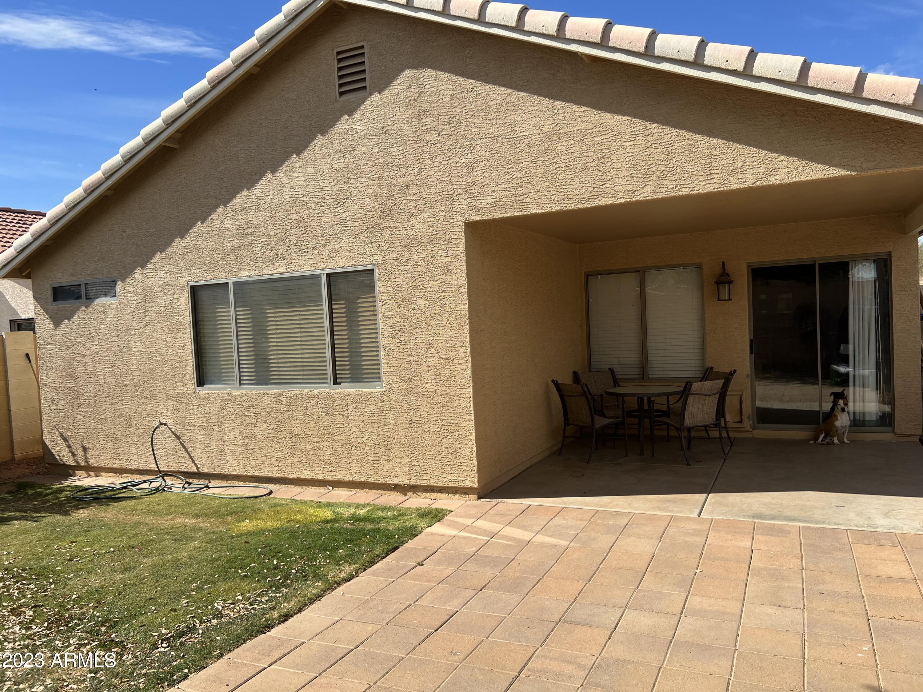 1121 E SANTA FIORE Street