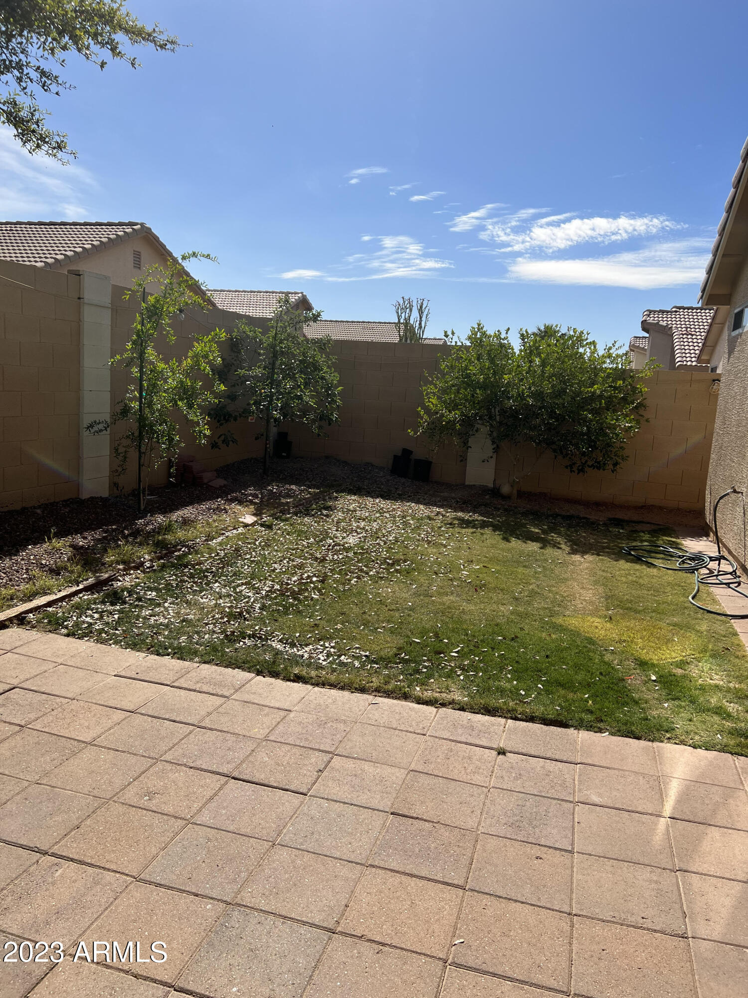 1121 E SANTA FIORE Street
