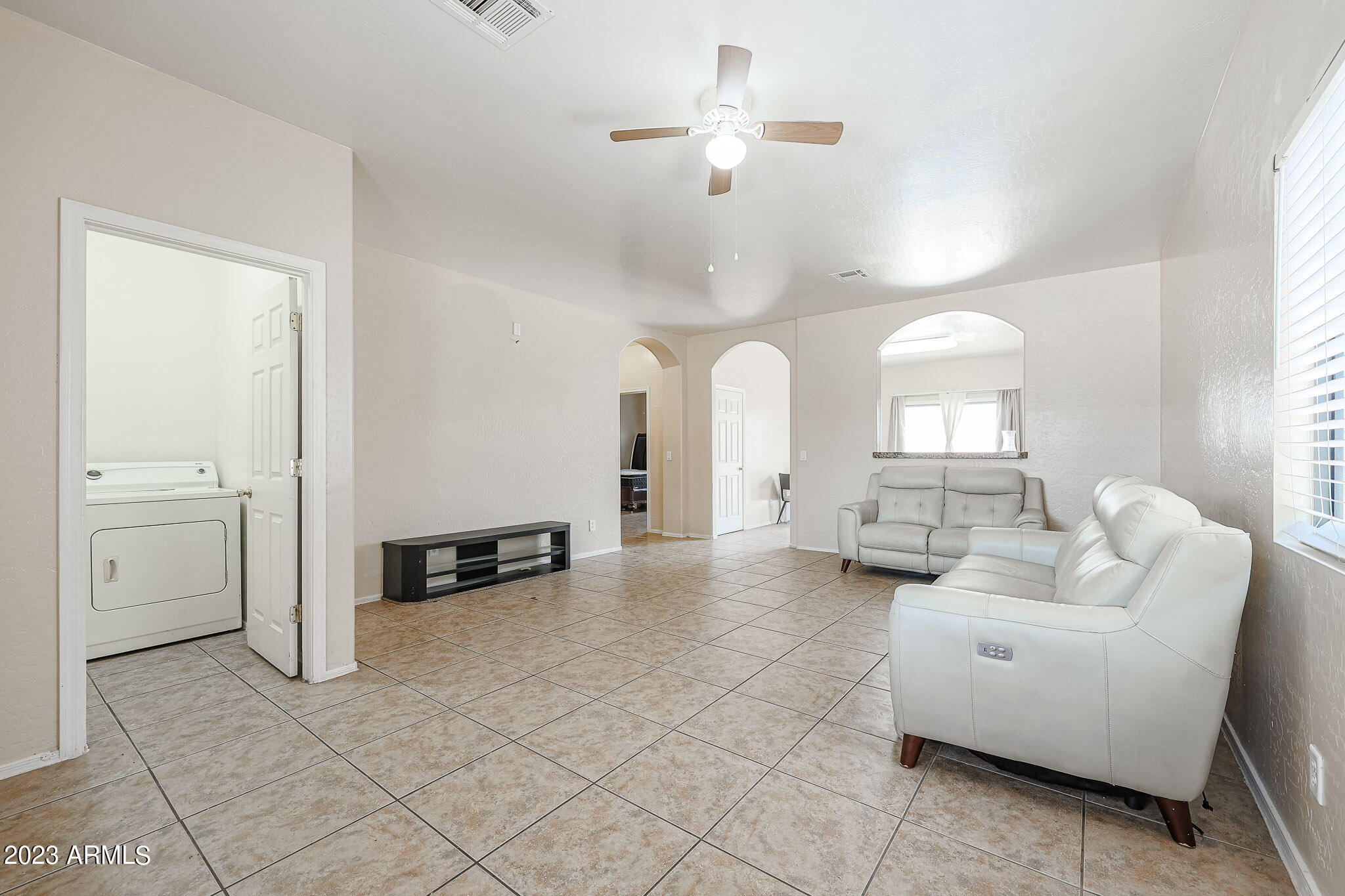1008 W SAINT CHARLES Avenue