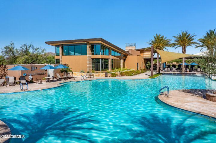 2942 E SANDS Drive