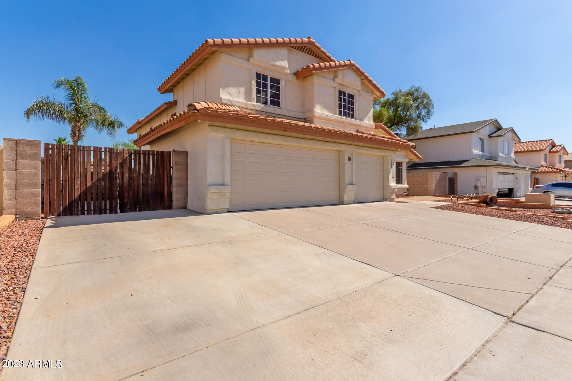 4001 W CHARLOTTE Drive