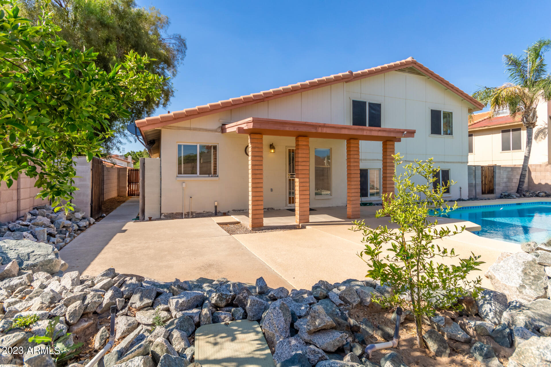 4001 W CHARLOTTE Drive