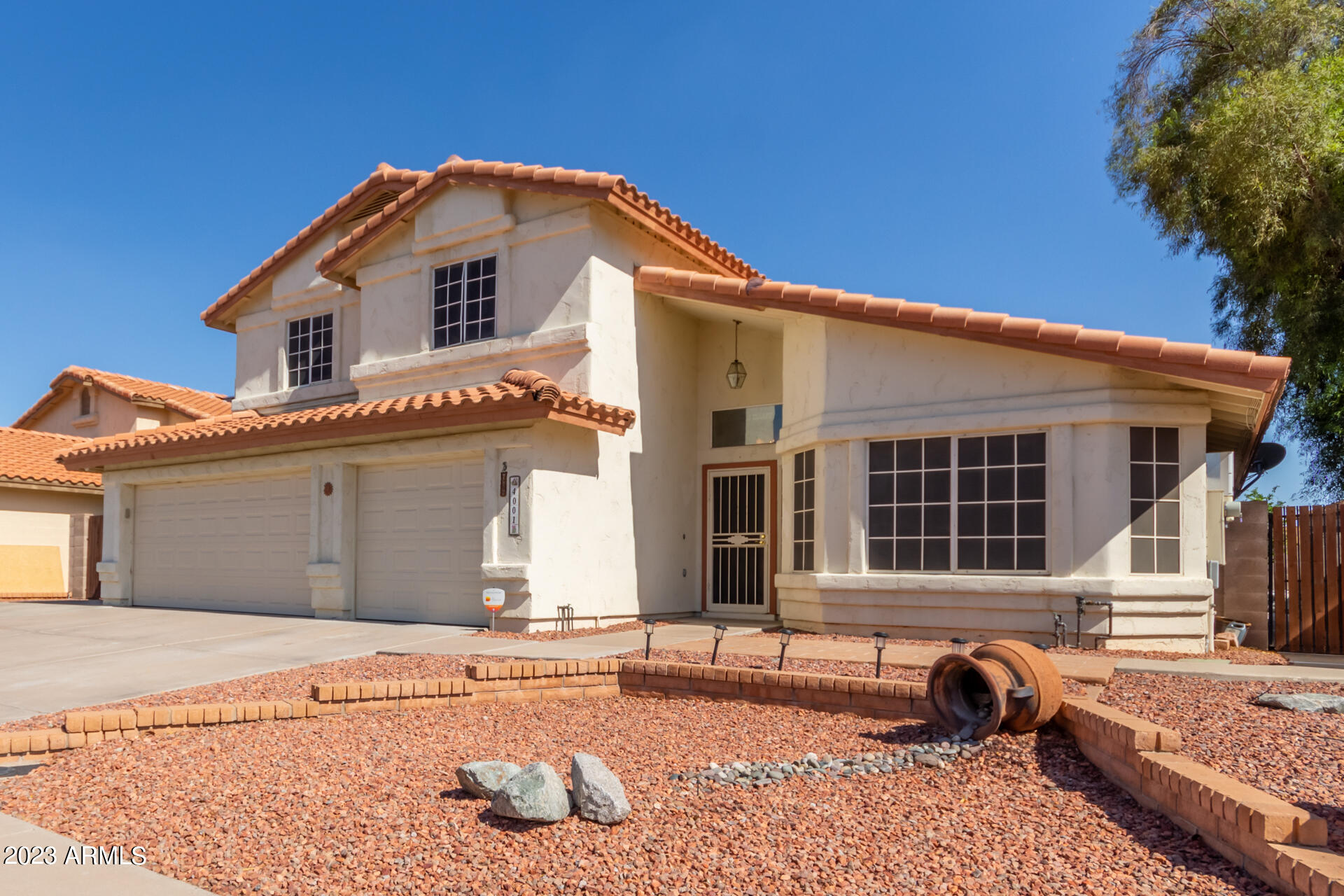 4001 W CHARLOTTE Drive