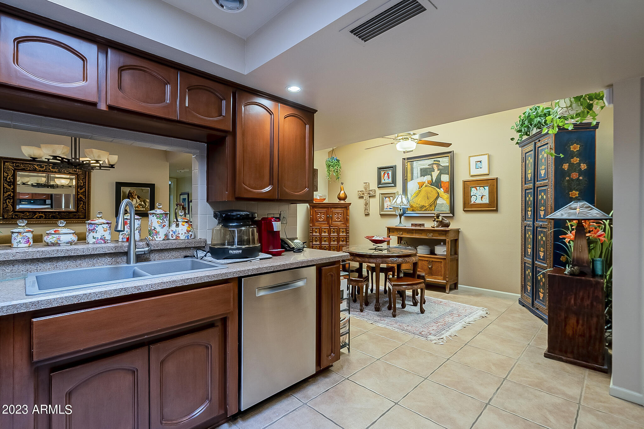 1631 E Cactus Wren Drive
