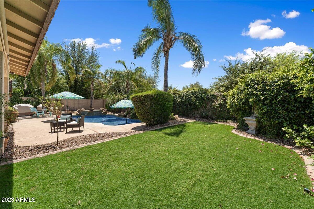 4481 E LANTERN Place