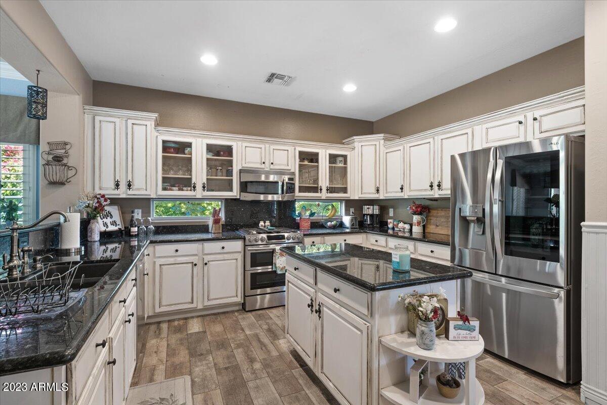 4481 E LANTERN Place
