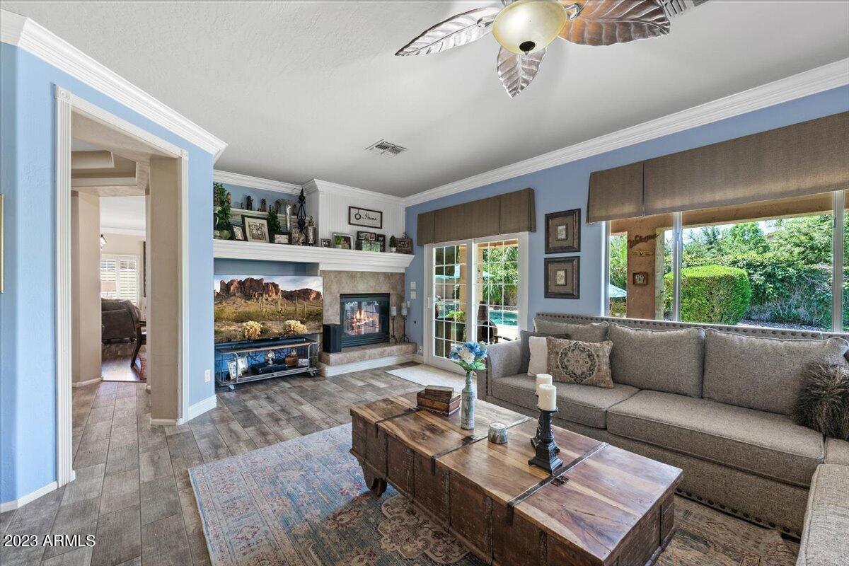 4481 E LANTERN Place
