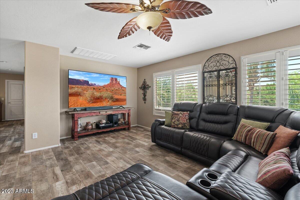 4481 E LANTERN Place