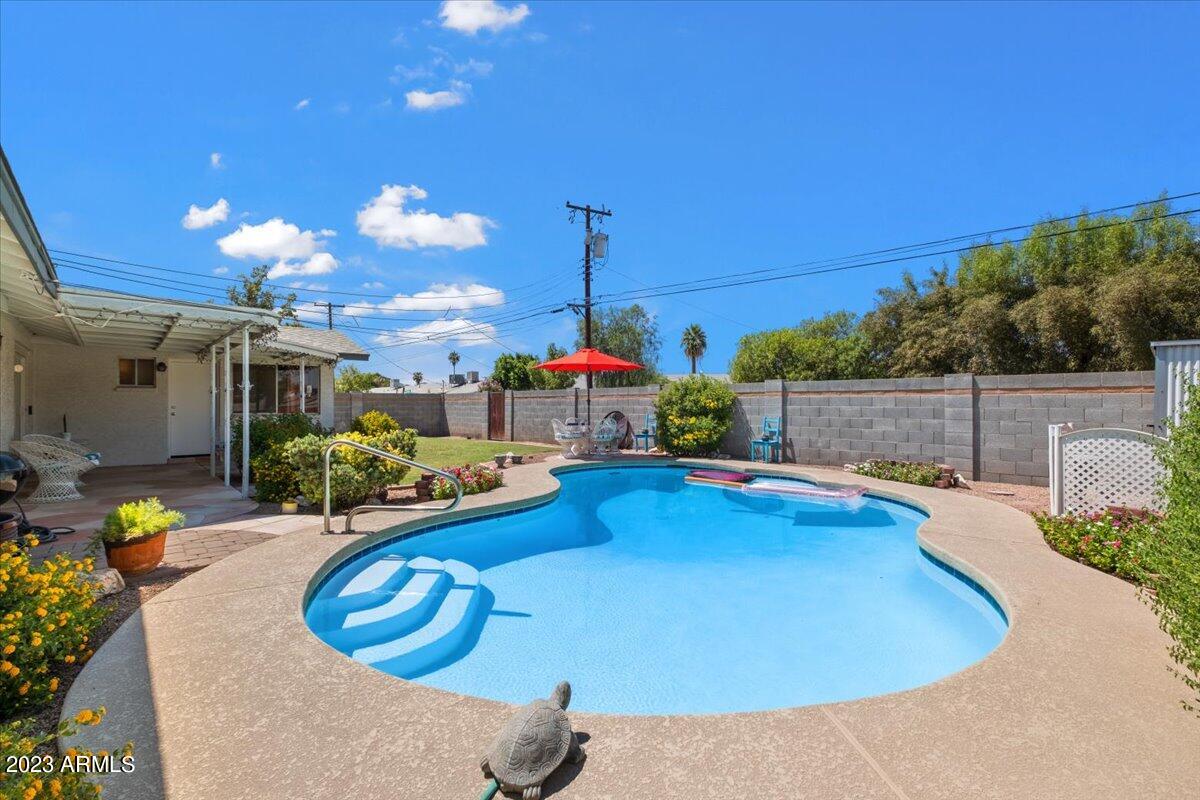112 E CAIRO Drive